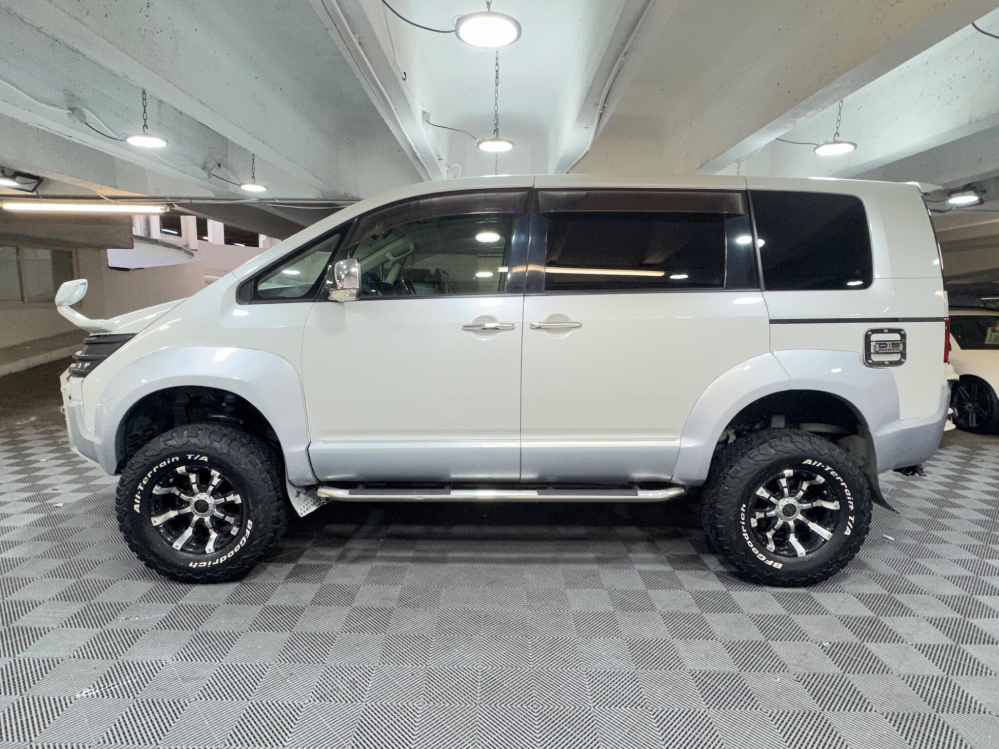 Mitsubishi Delica - Image 2