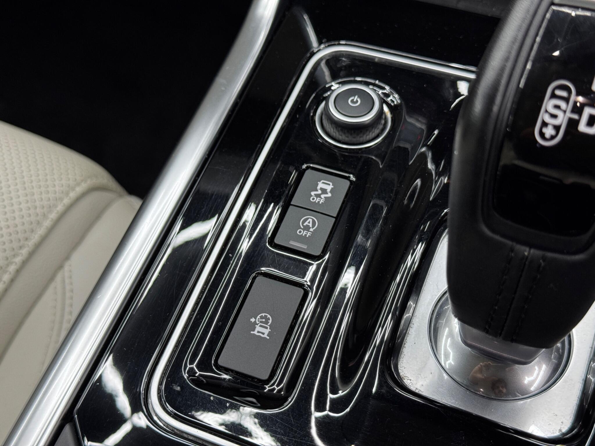 Jaguar XE - Image 26