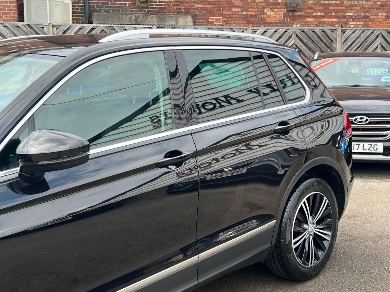 Volkswagen Tiguan - Image 12