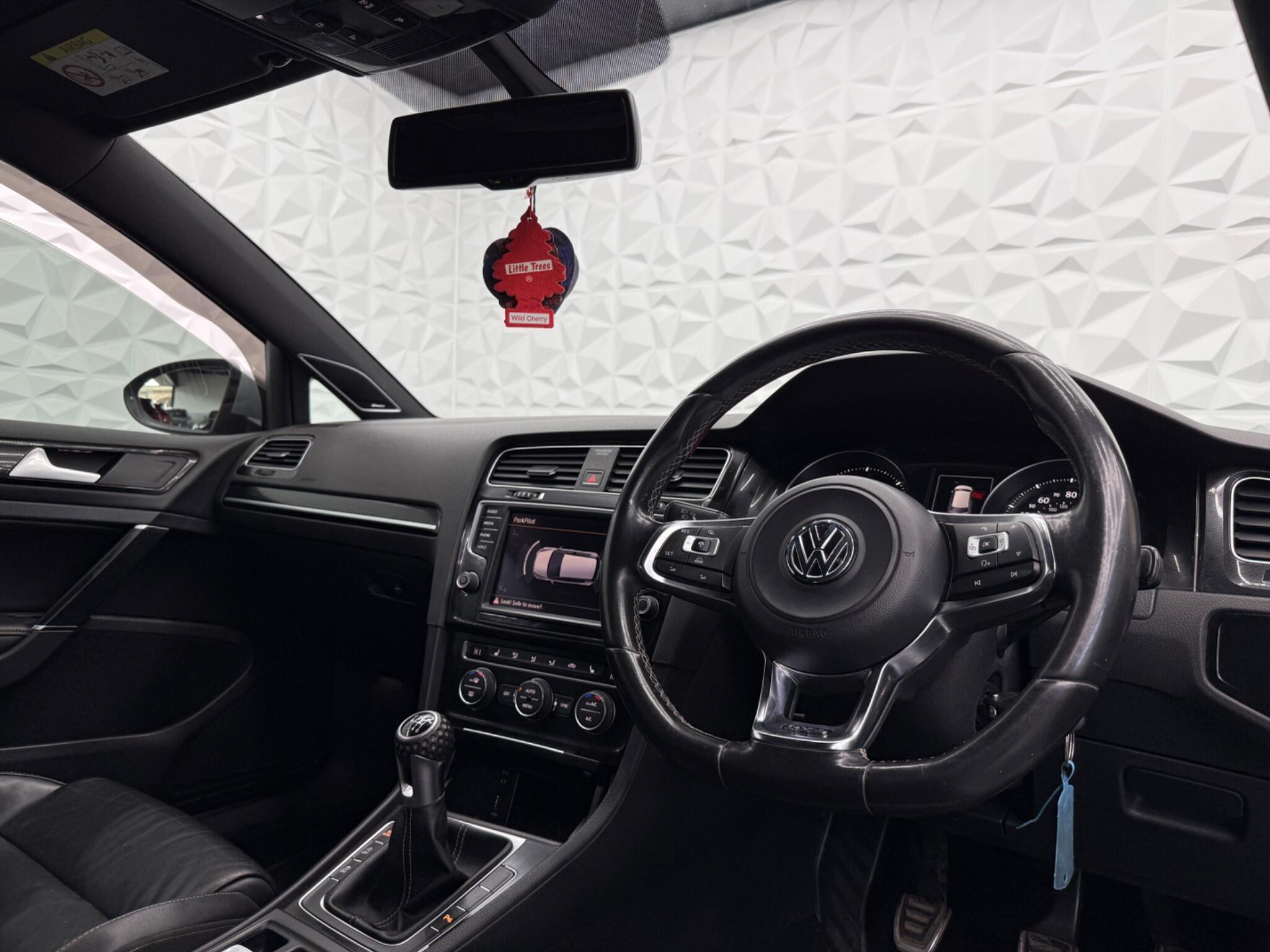 Volkswagen Golf - Image 20