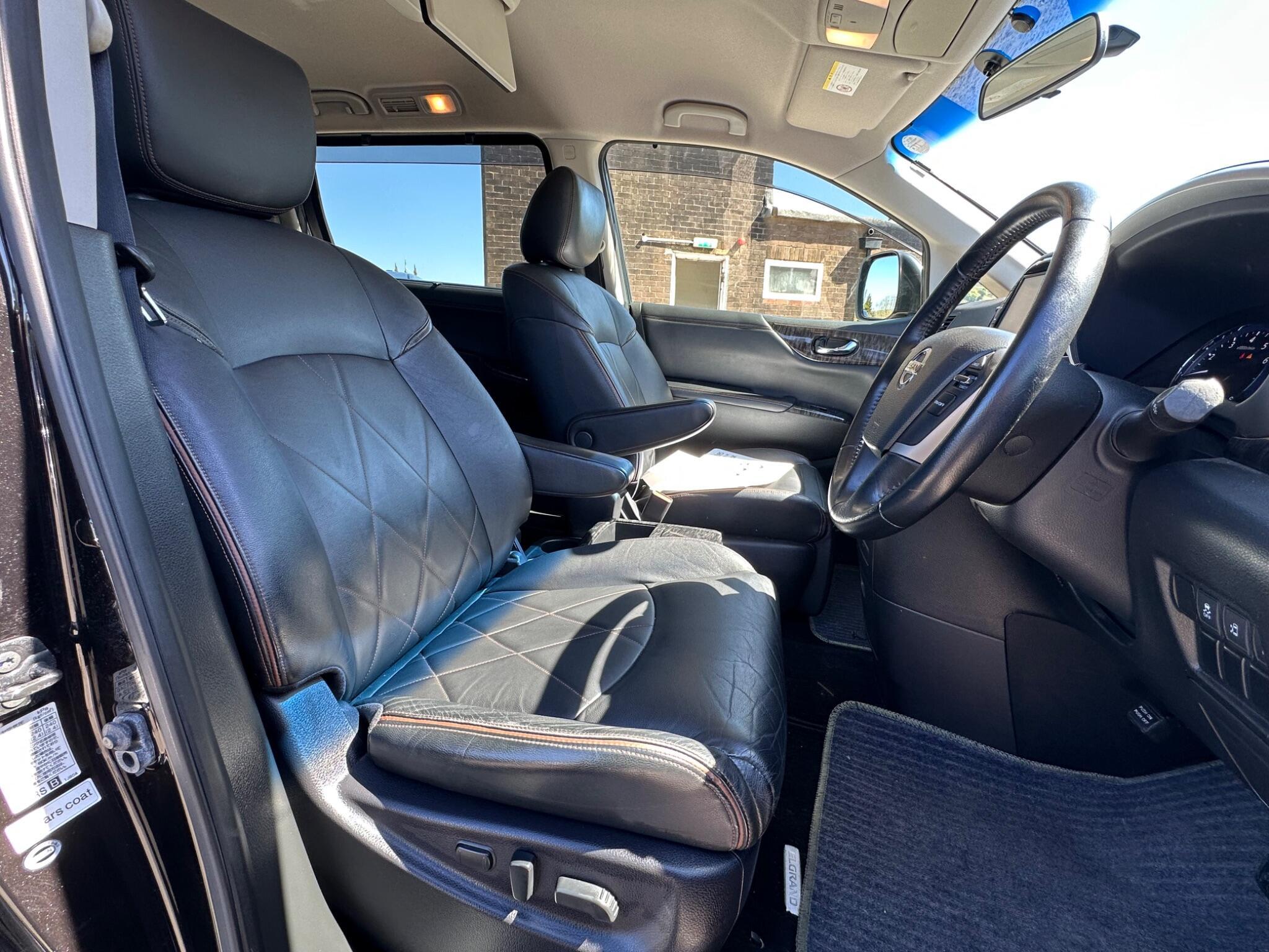 Nissan Elgrand - Image 8