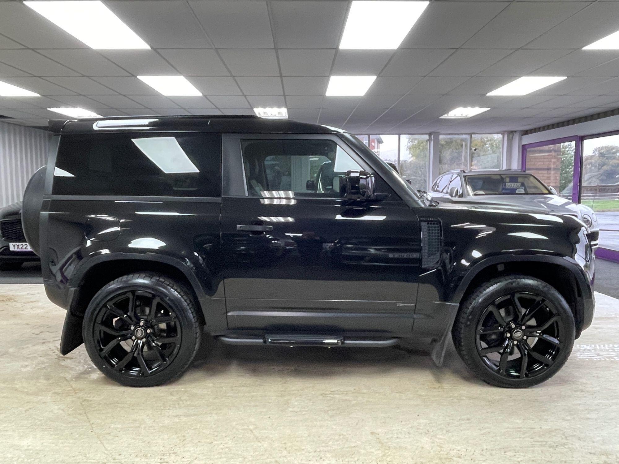 Land Rover Defender - Image 11