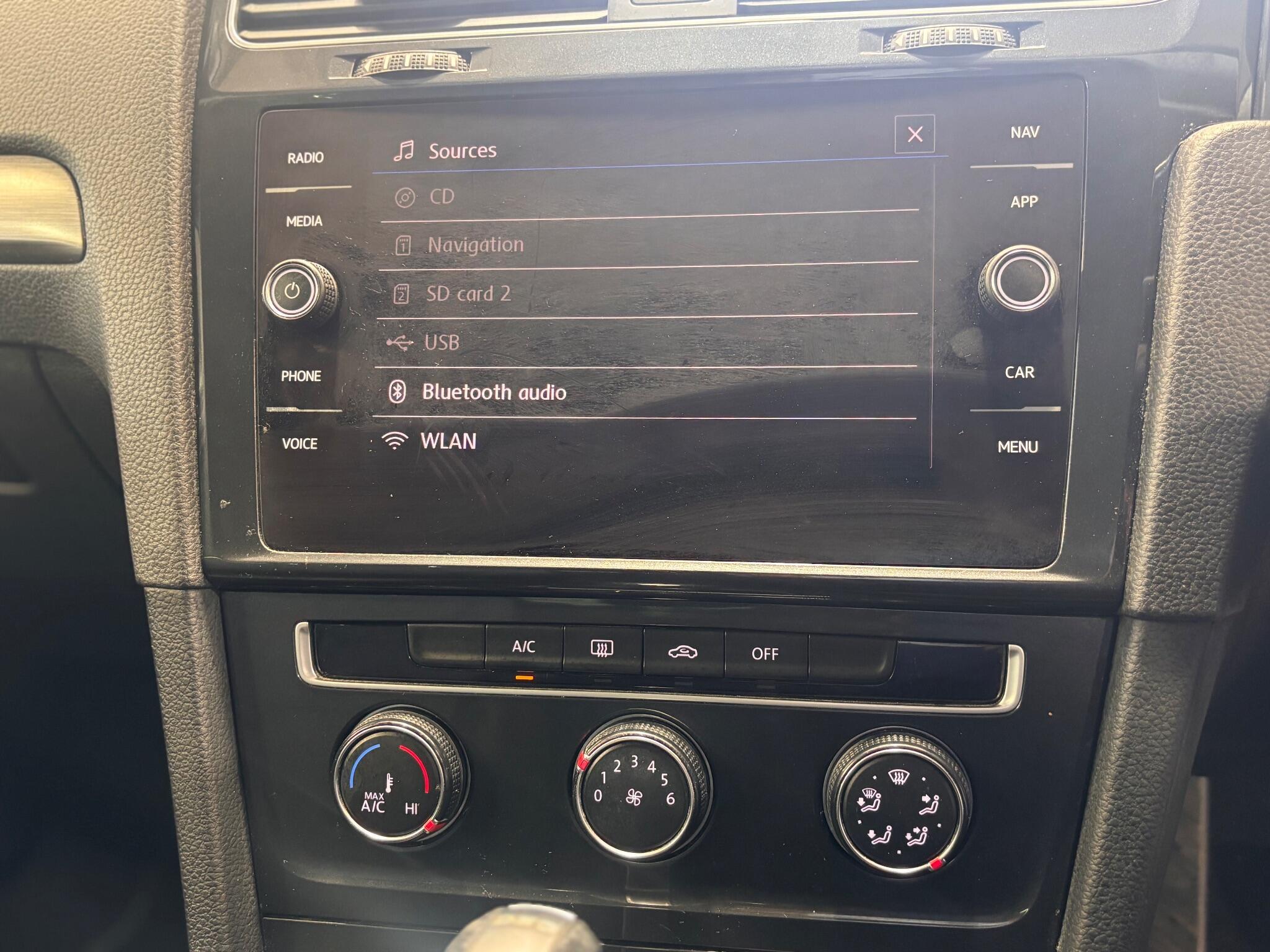 Volkswagen Golf - Image 19