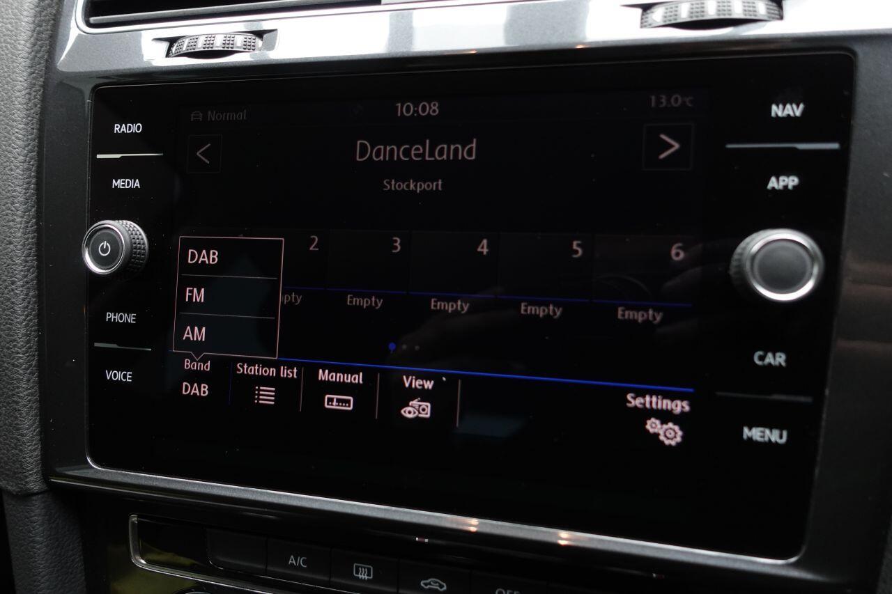 Volkswagen Golf - Image 26