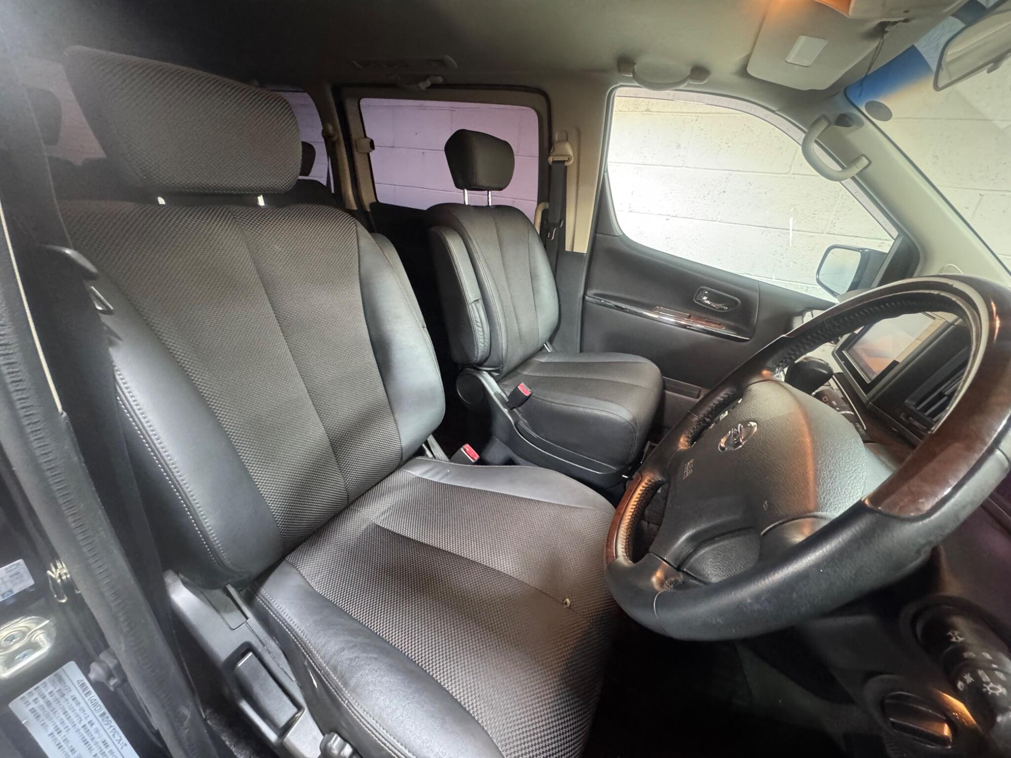 Nissan Elgrand - Image 8