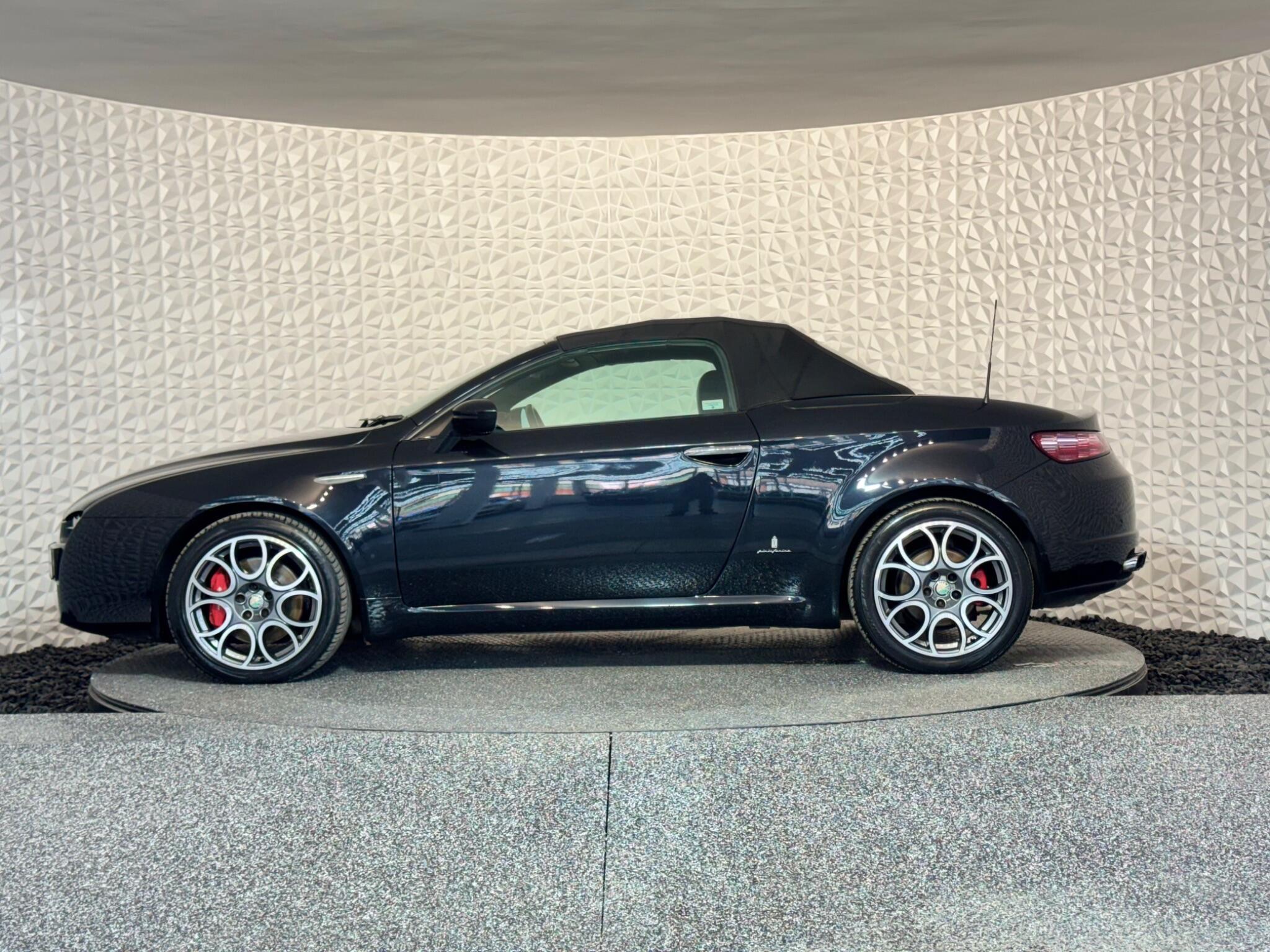 Alfa Romeo Spider - Image 15