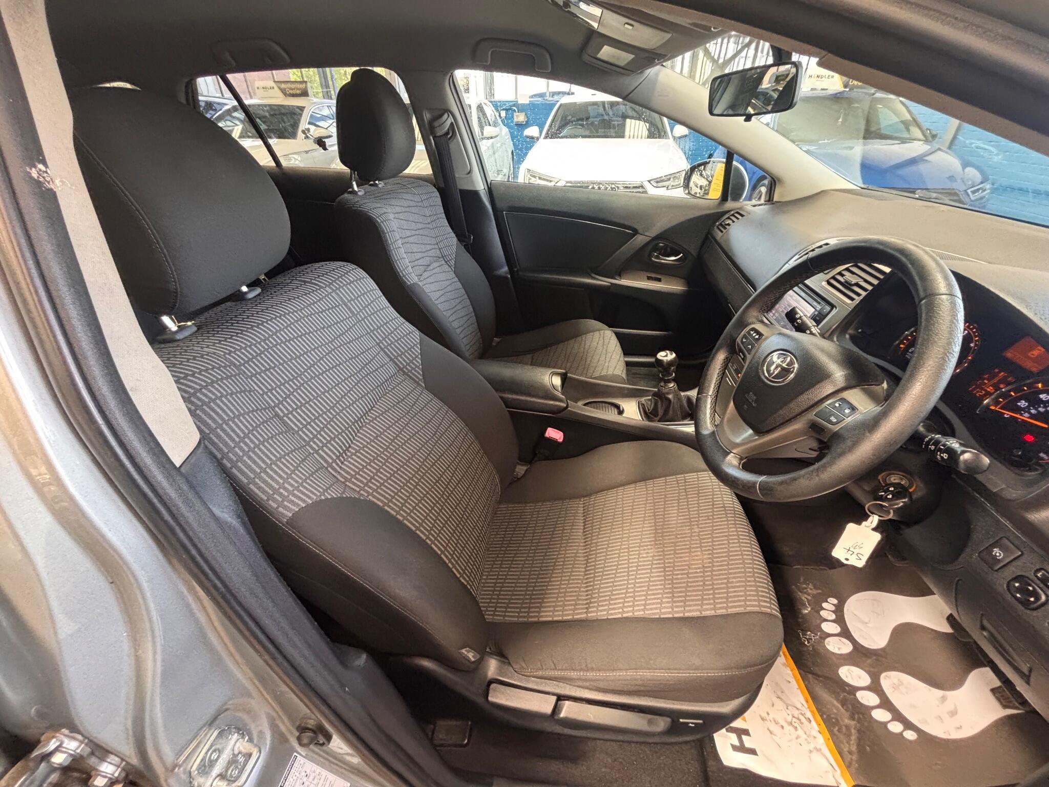 Toyota Avensis - Image 18