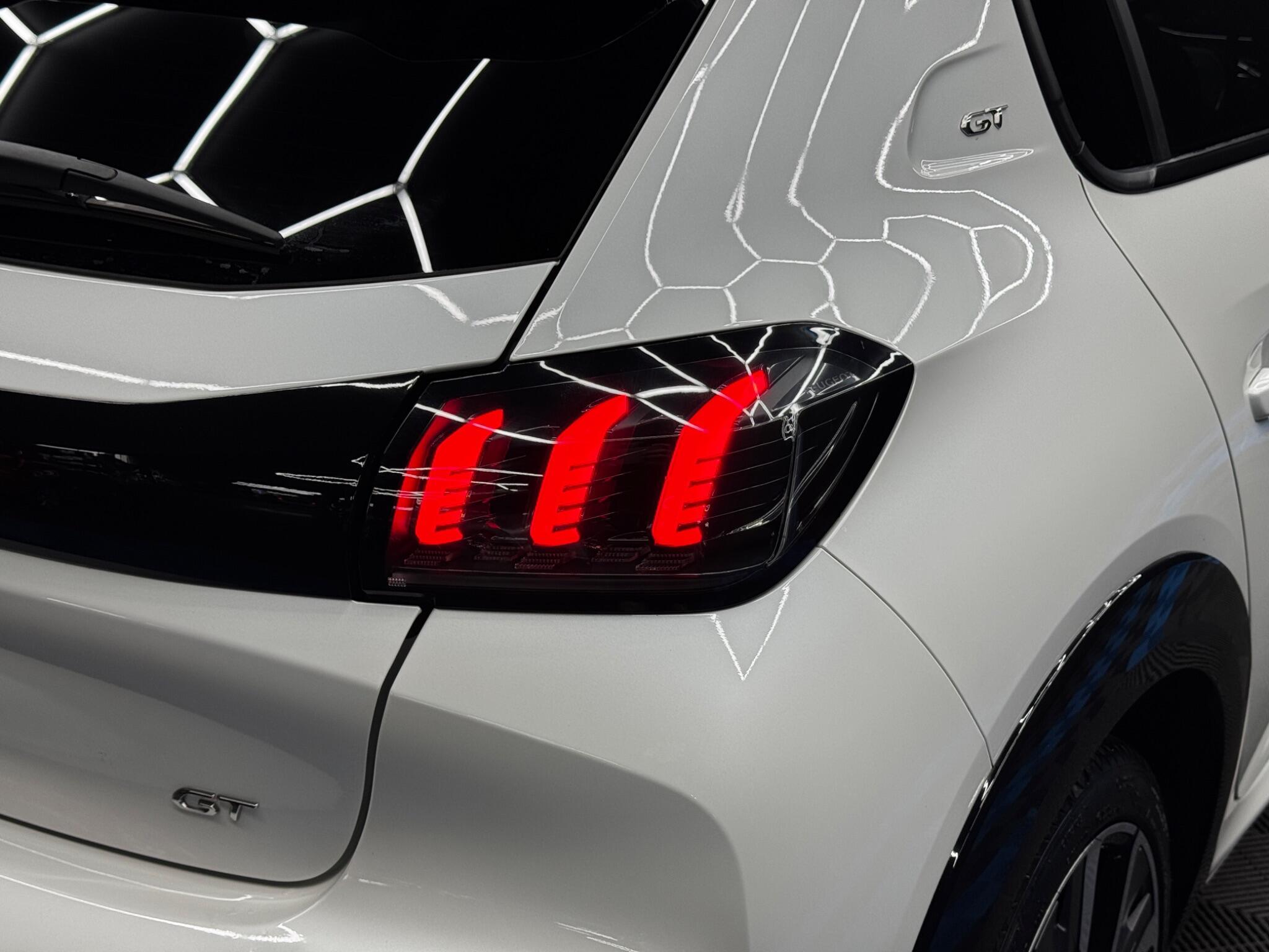 Peugeot 208 - Image 42