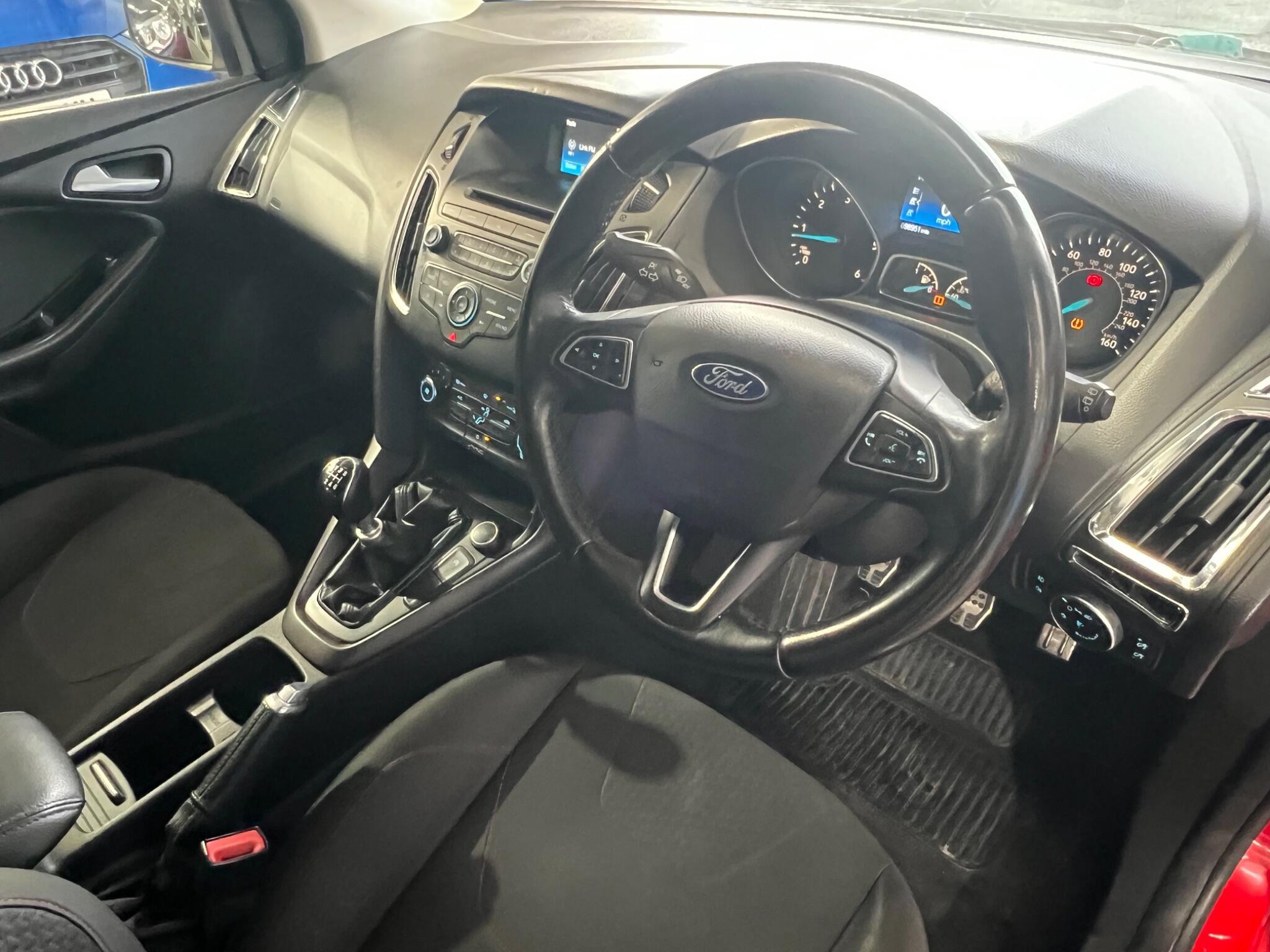 Ford Focus - Image 22