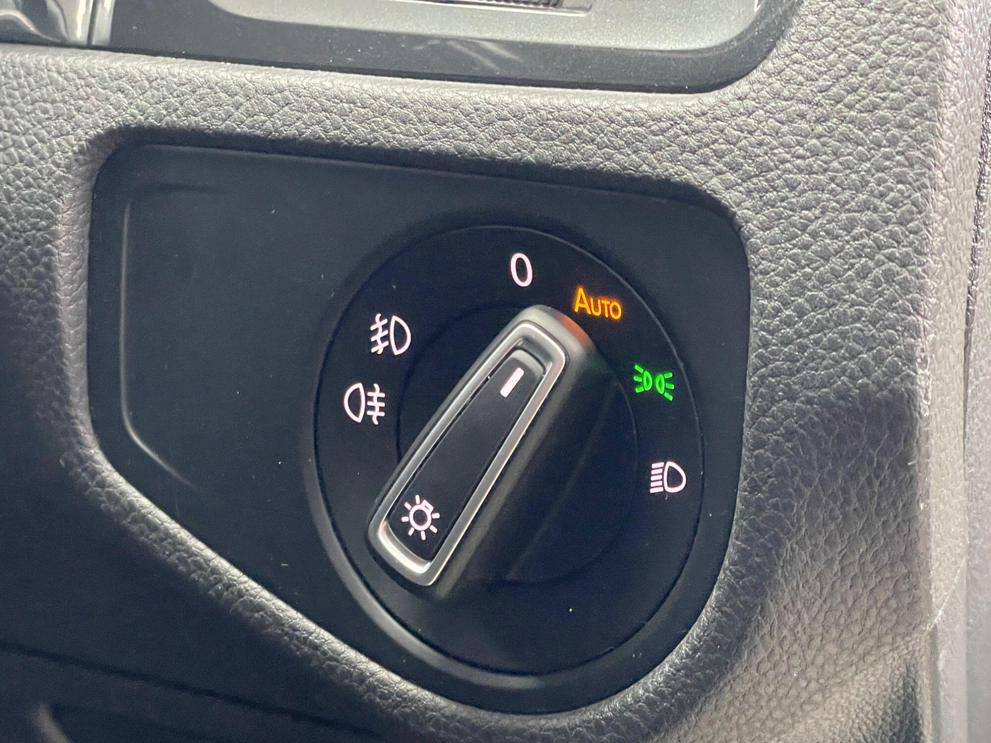 Volkswagen Golf - Image 38