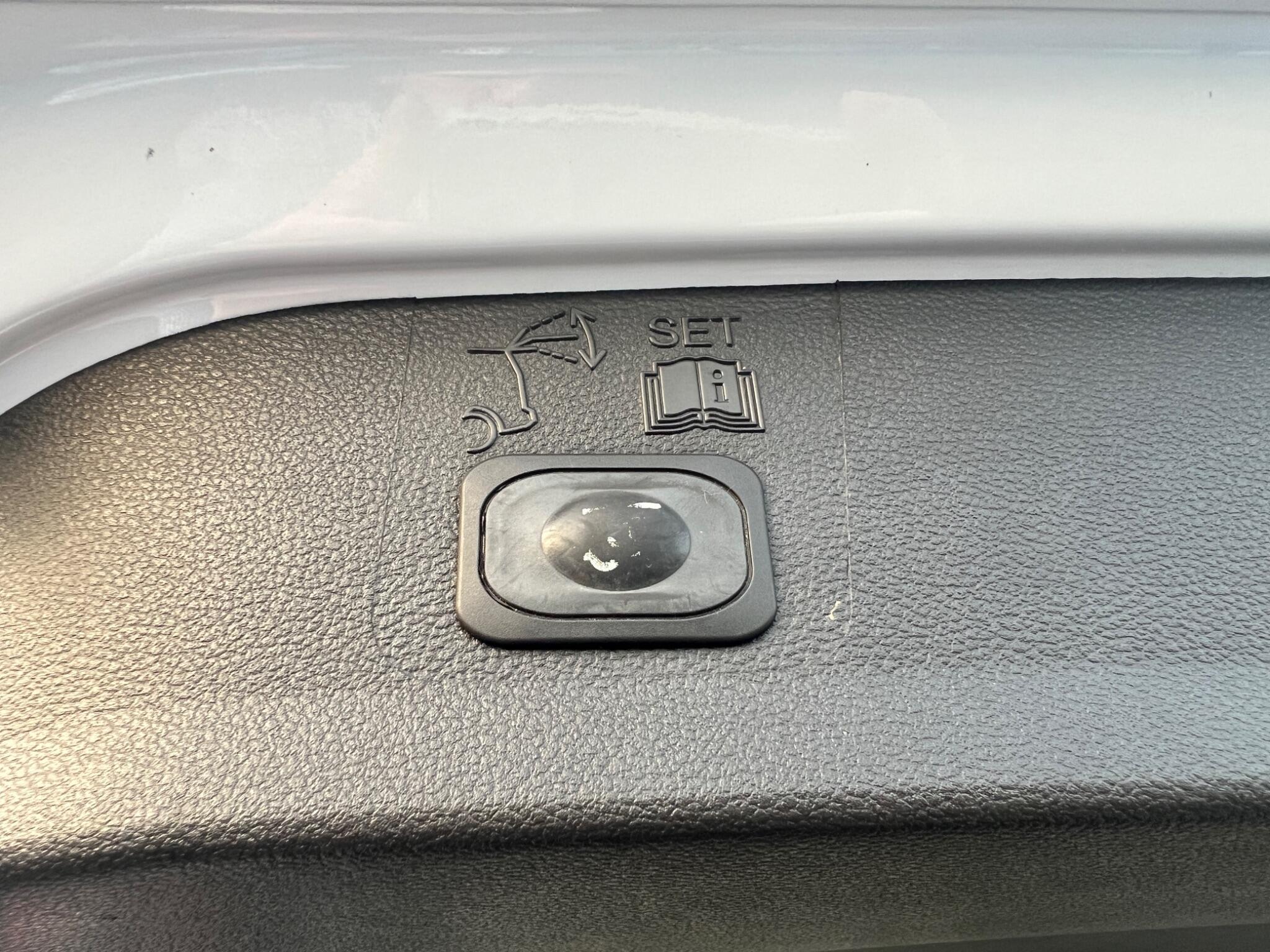 Ford Kuga - Image 18