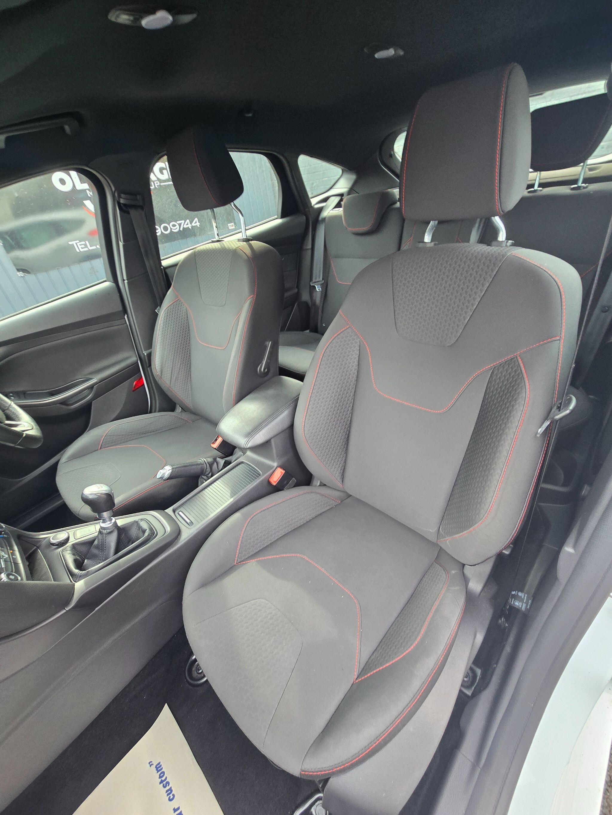 Ford Focus - Image 50