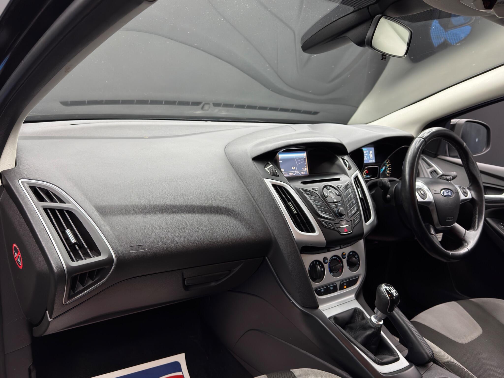 Ford Focus - Image 11