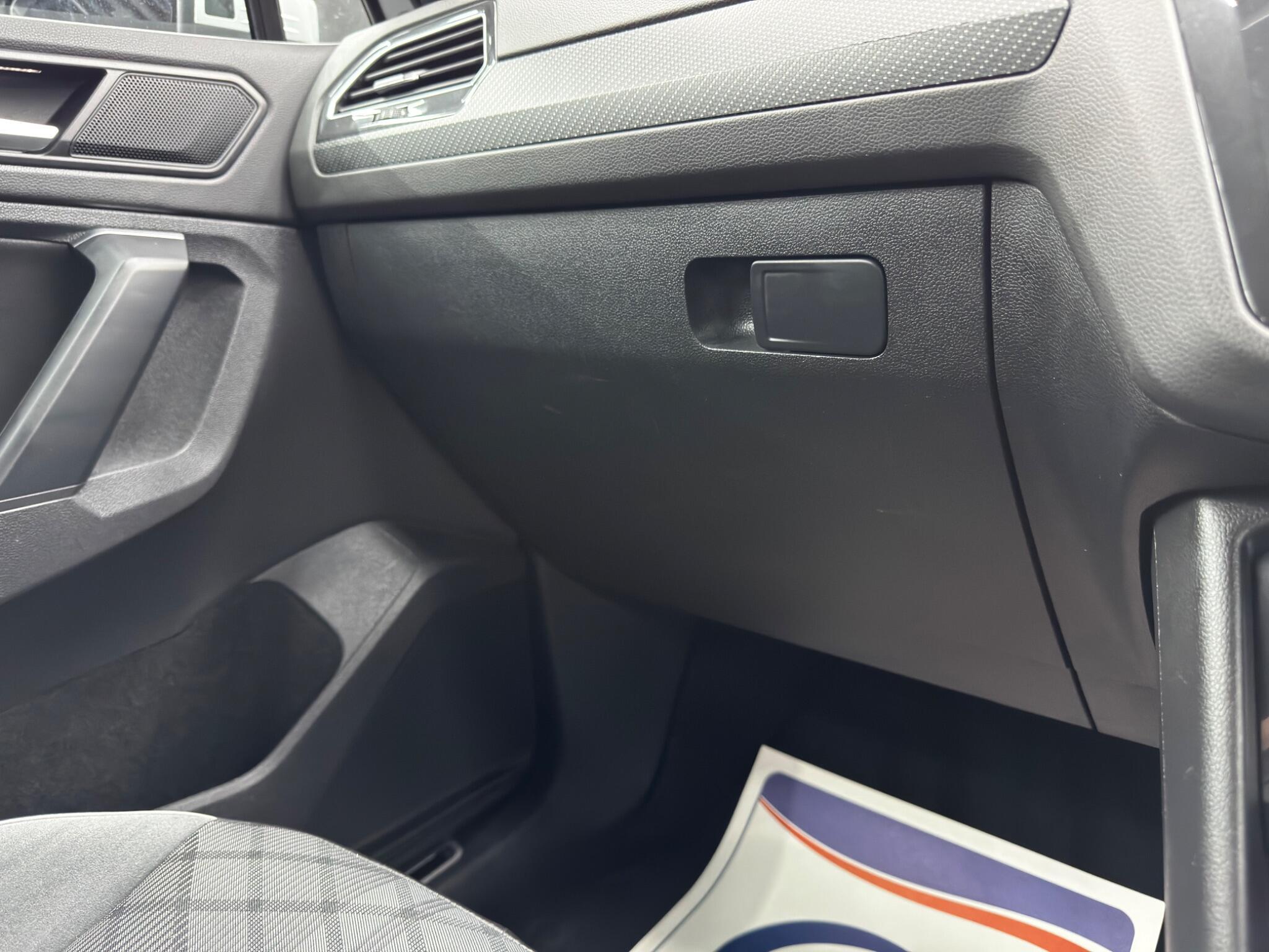Volkswagen Tiguan - Image 38