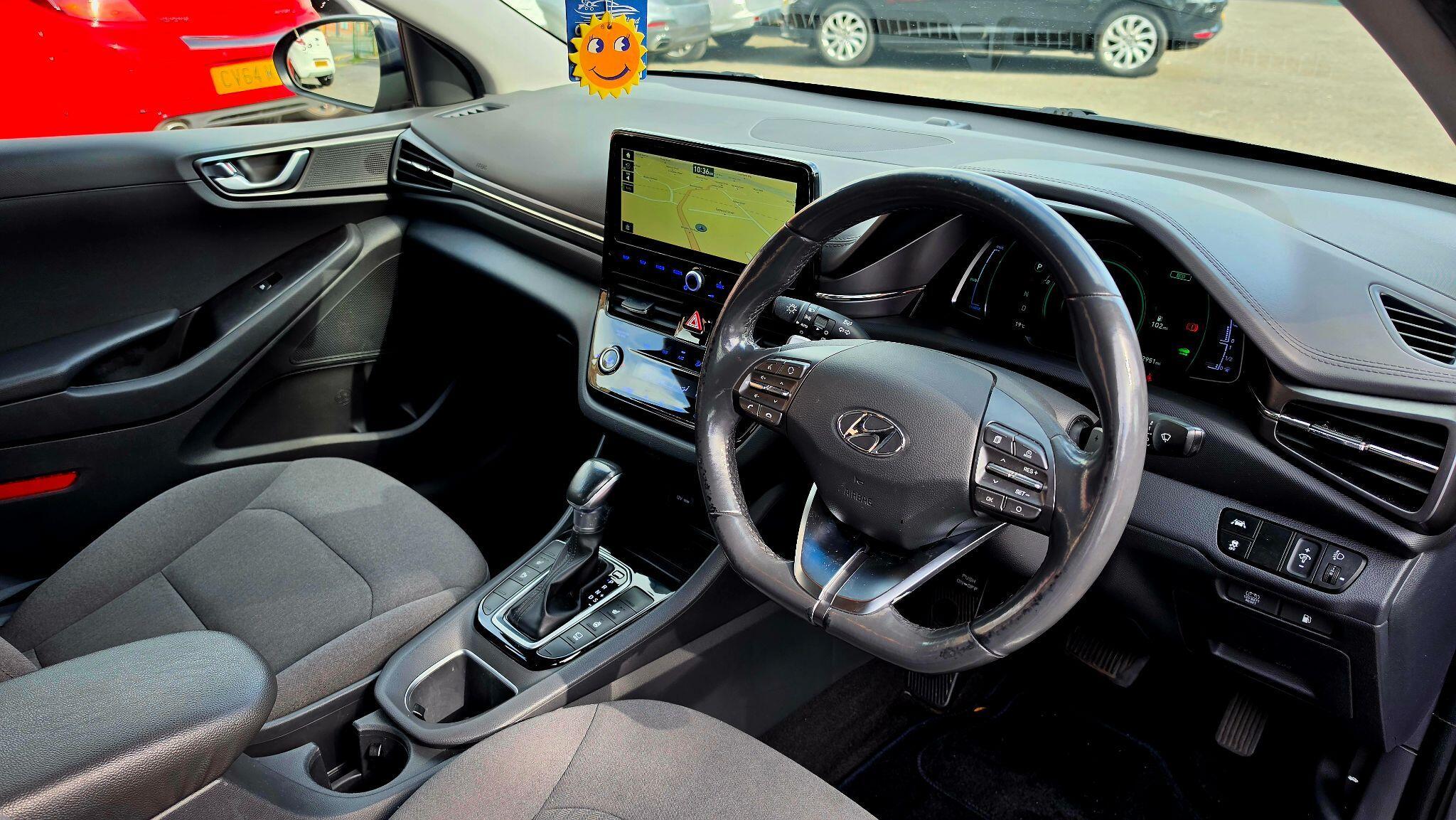 Hyundai Ioniq - Image 11