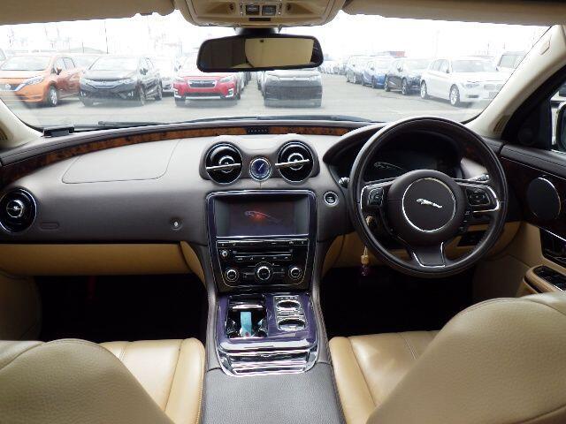 Jaguar XJ - Image 5