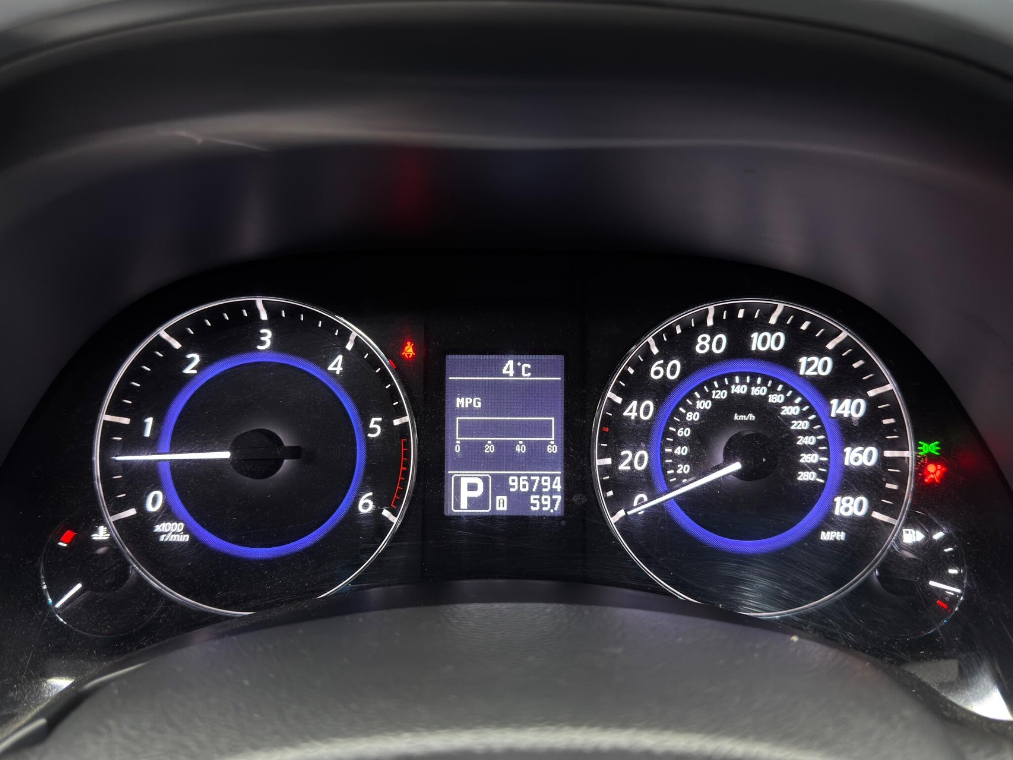 Infiniti QX70 - Image 22