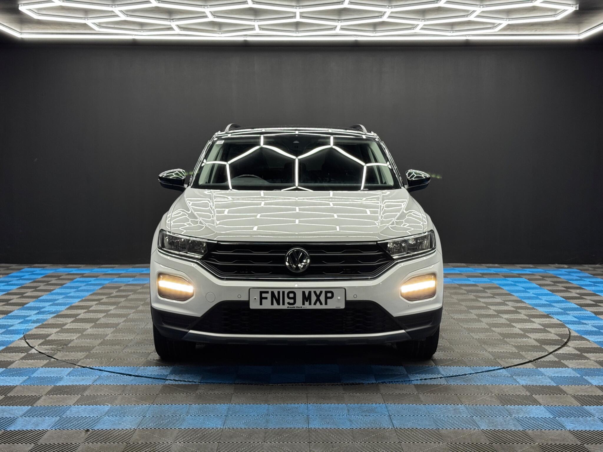Volkswagen T-Roc - Image 2