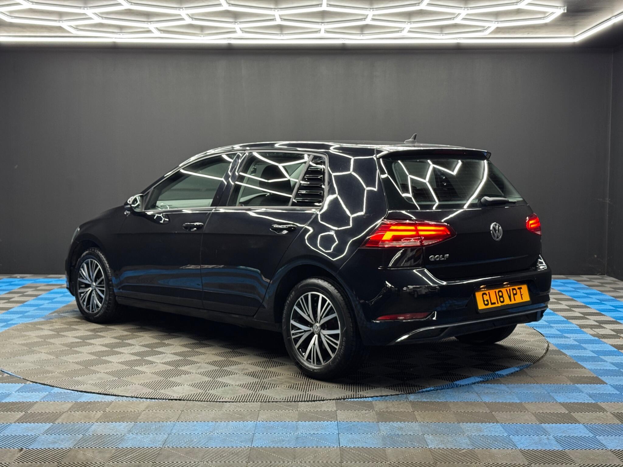 Volkswagen Golf - Image 7