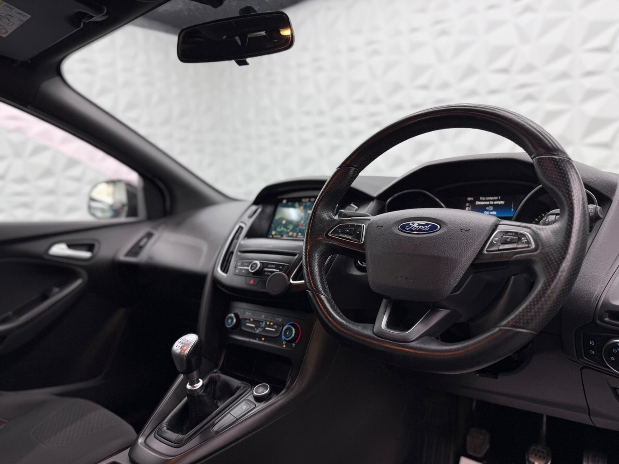Ford Focus - Image 20