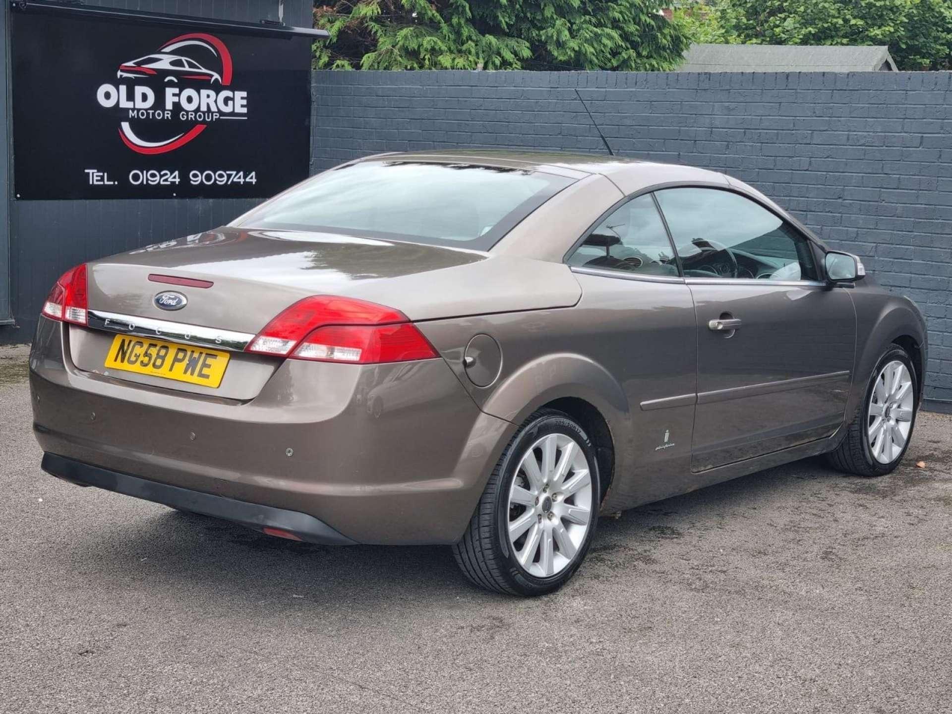 Ford Focus - Image 8