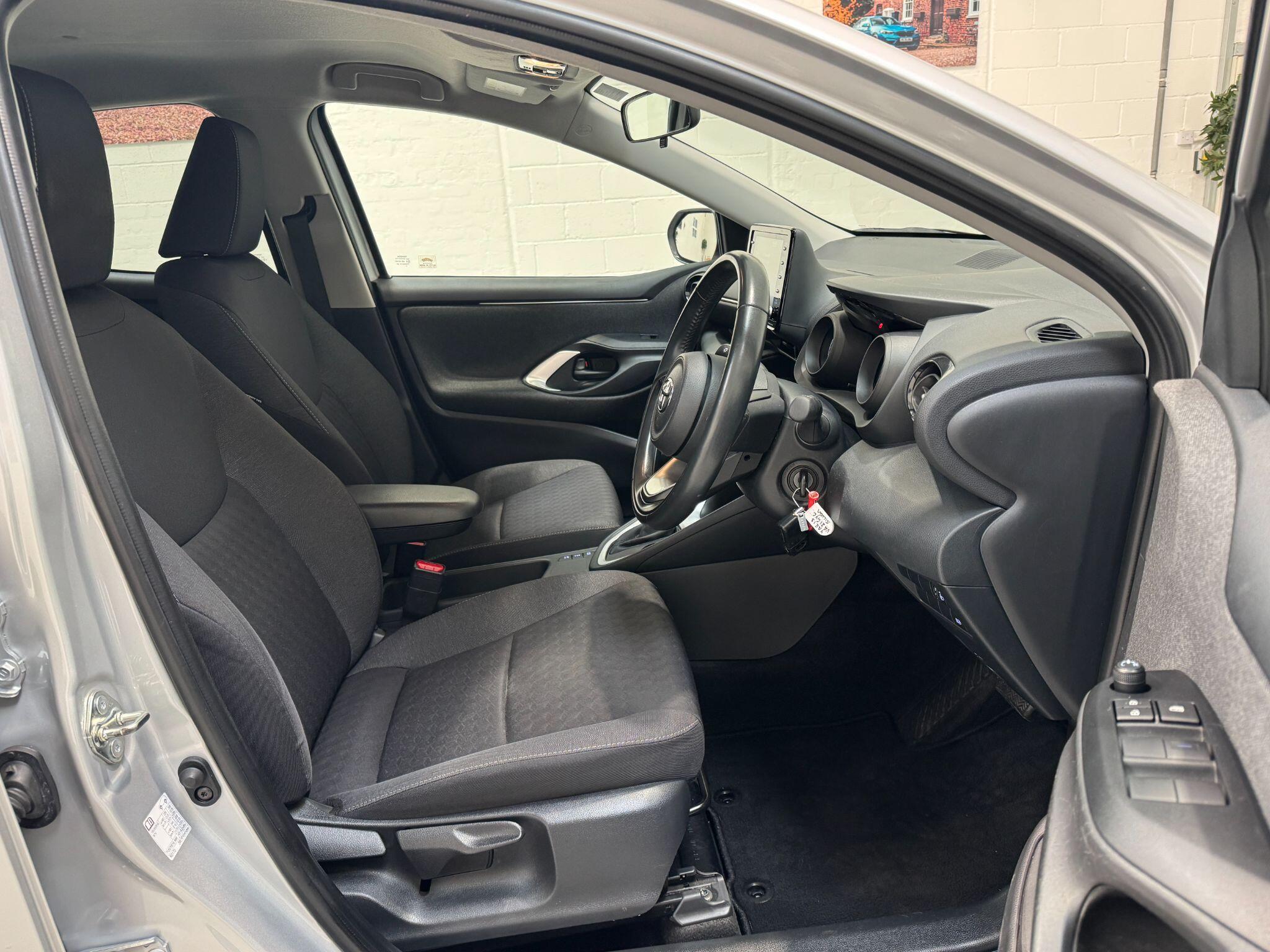 Toyota Yaris - Image 13