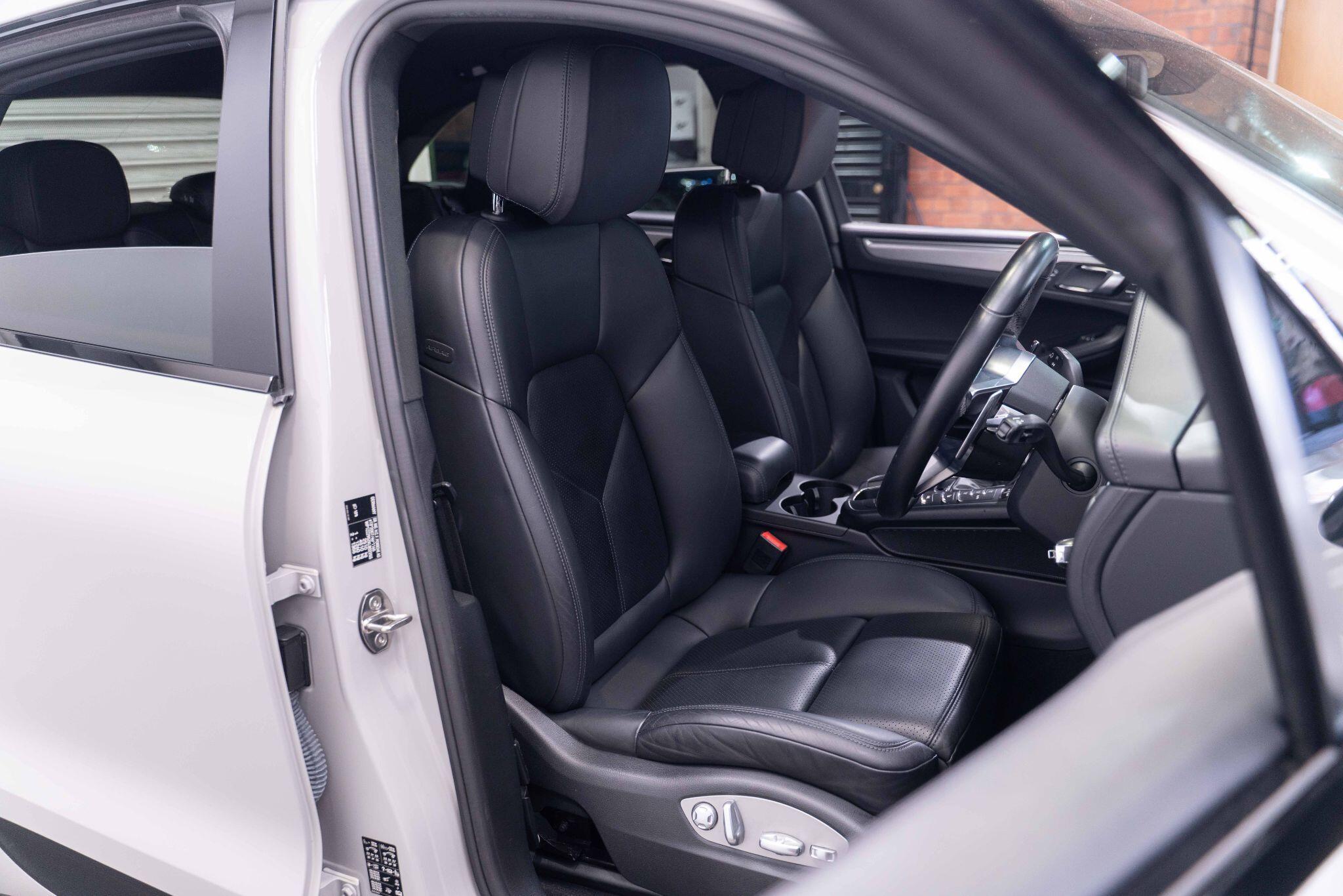 Porsche Macan - Image 11