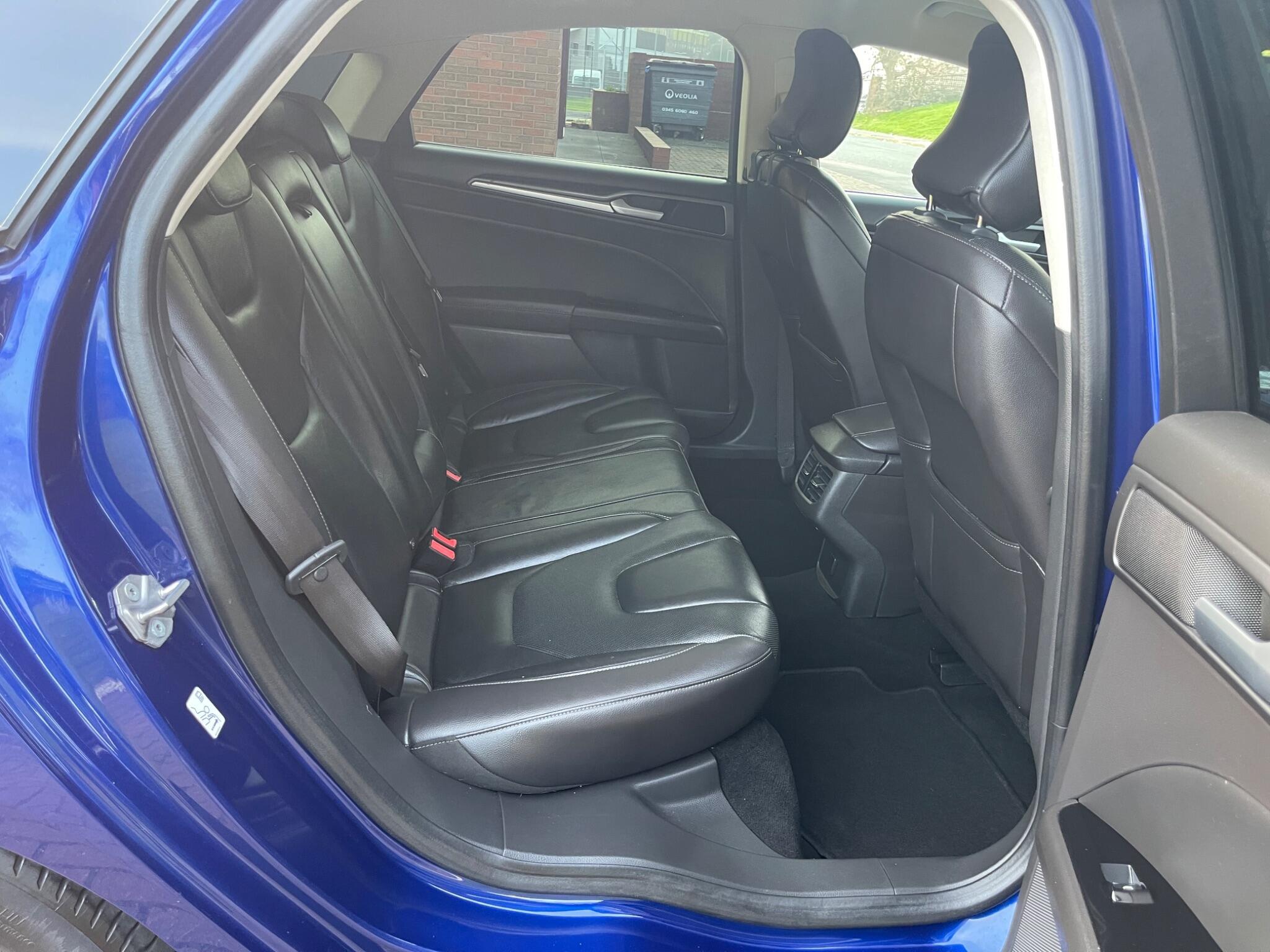 Ford Mondeo - Image 28