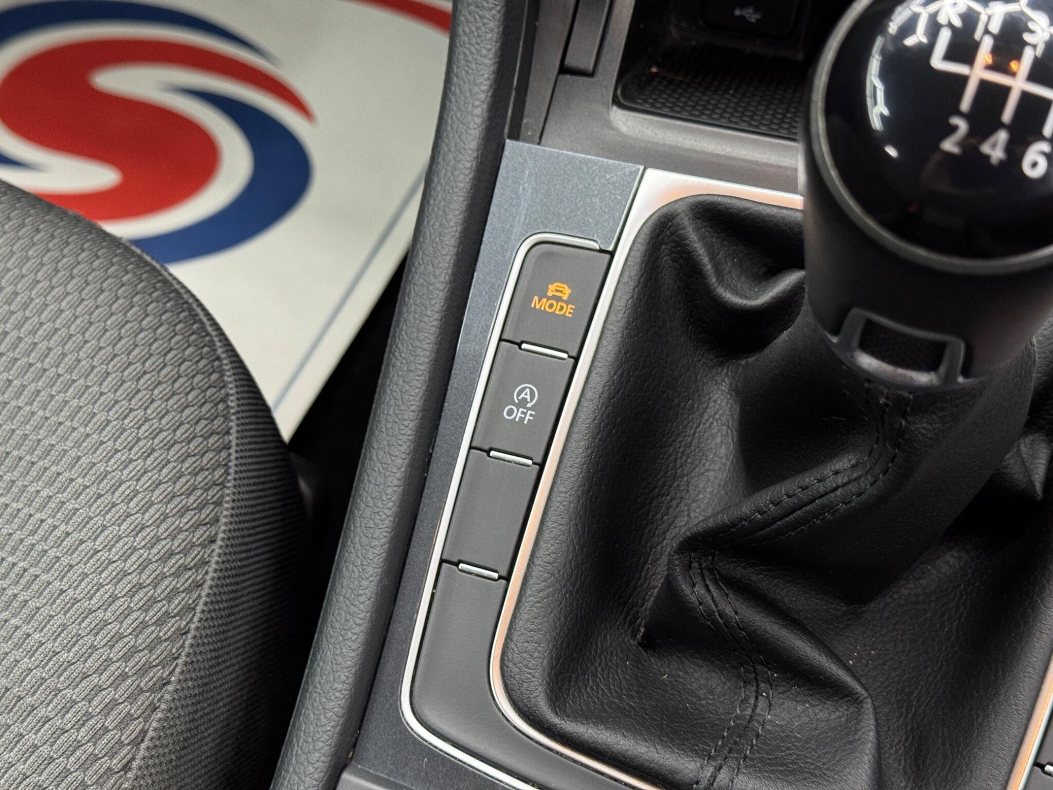 Volkswagen Golf - Image 28