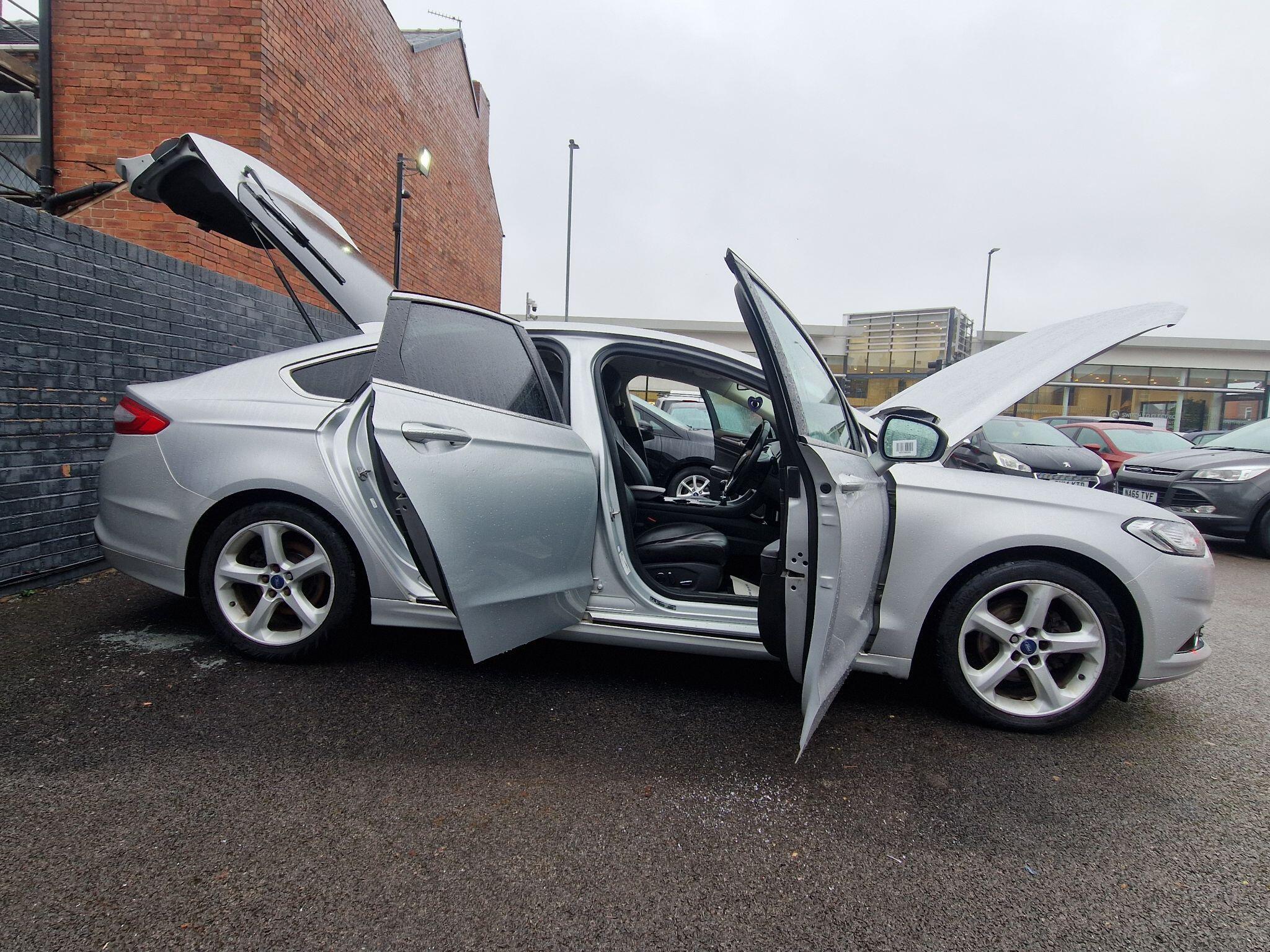 Ford Mondeo - Image 18