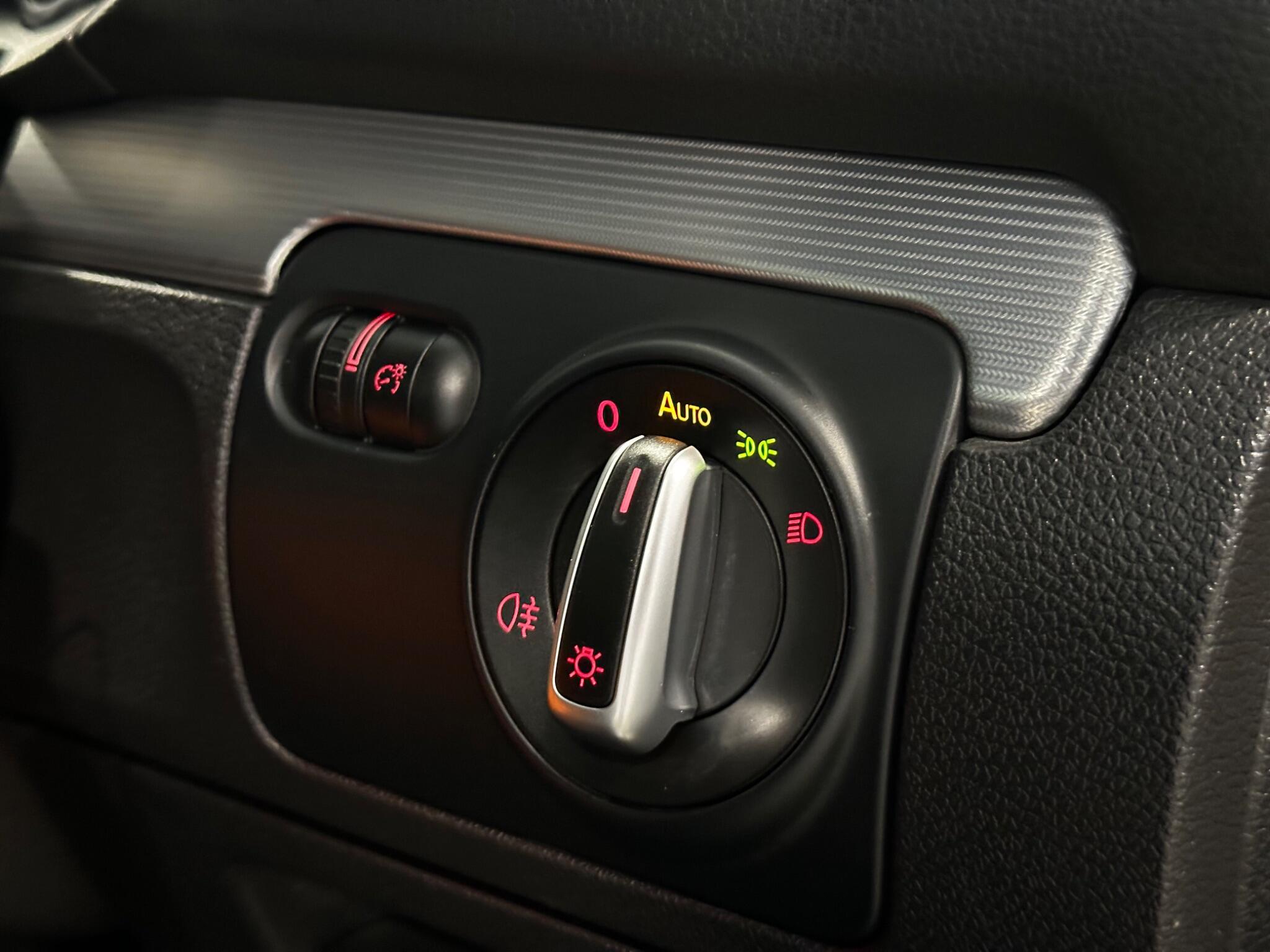 Volkswagen Golf - Image 12