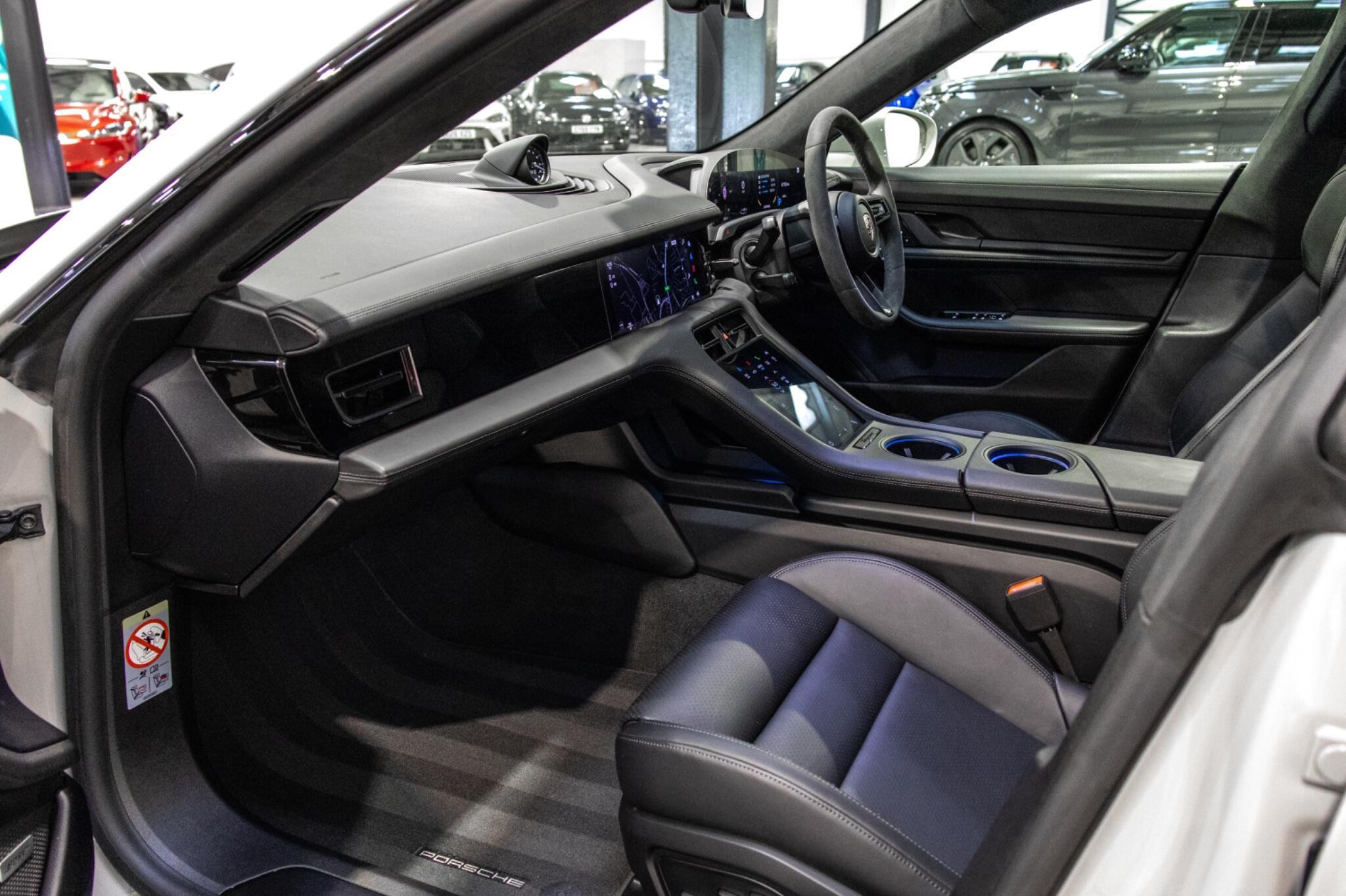 Porsche Taycan - Image 14