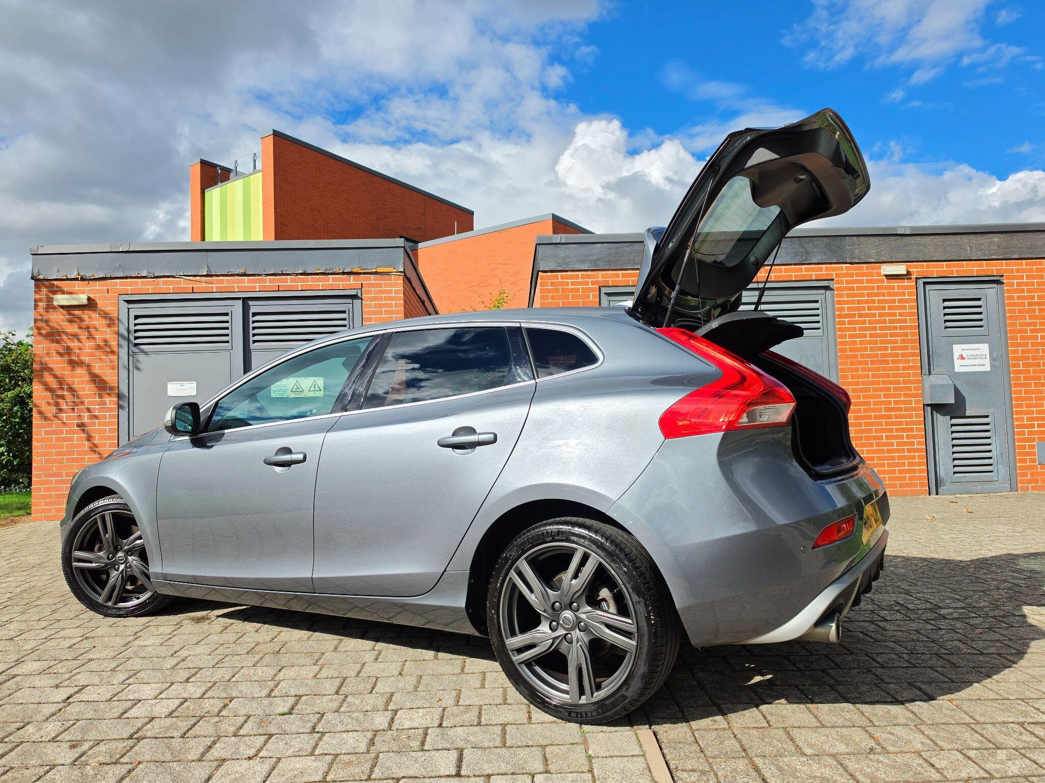 Volvo V40 - Image 14
