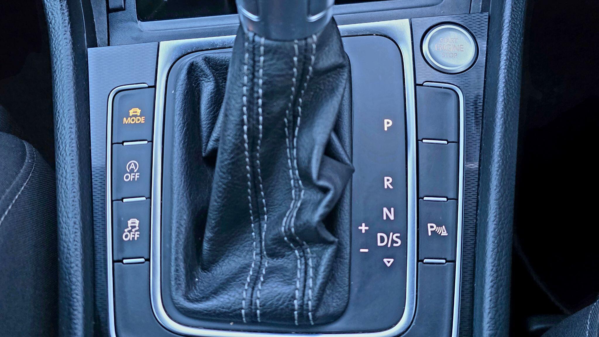 Volkswagen Golf - Image 31