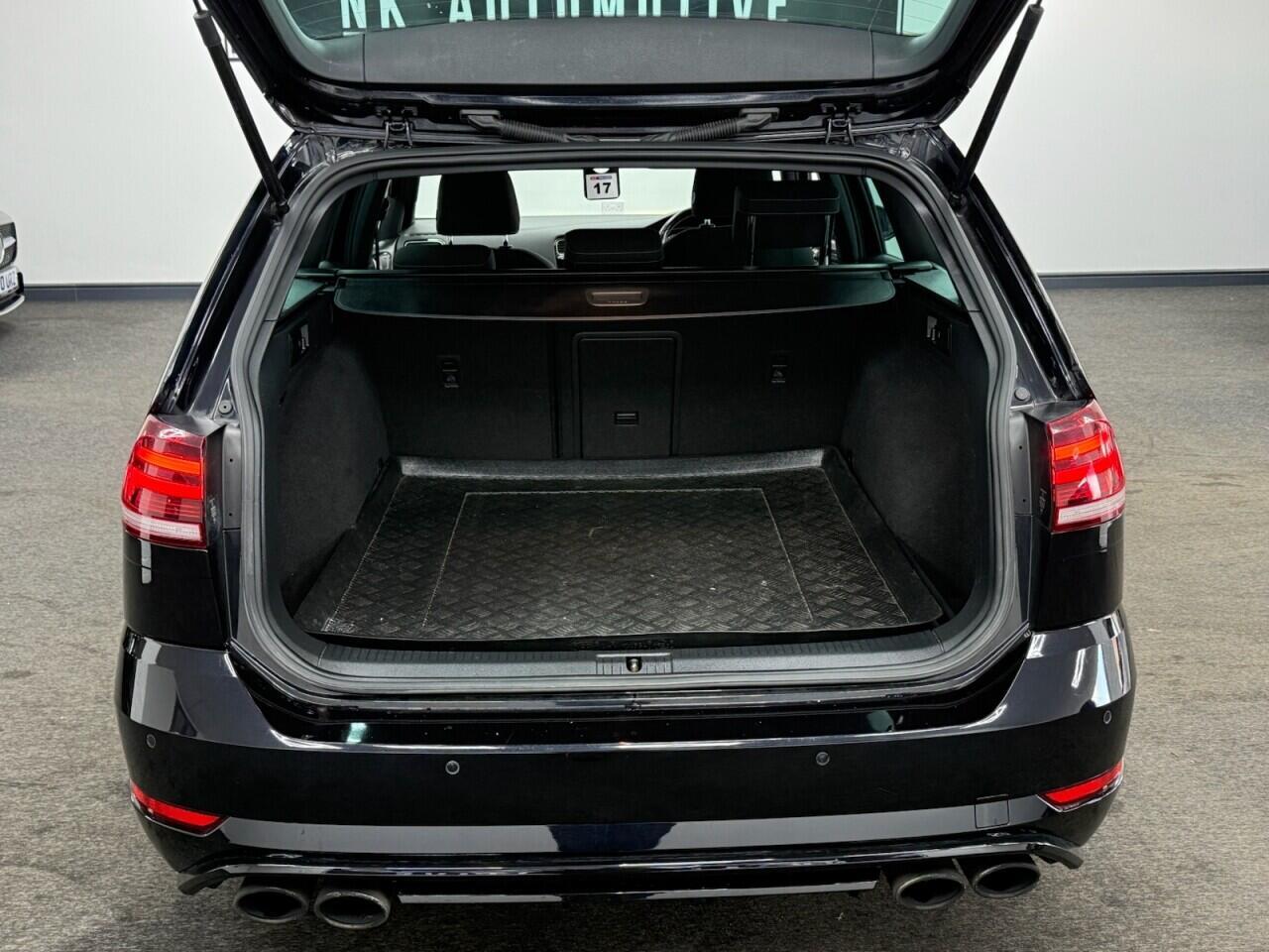 Volkswagen Golf - Image 29