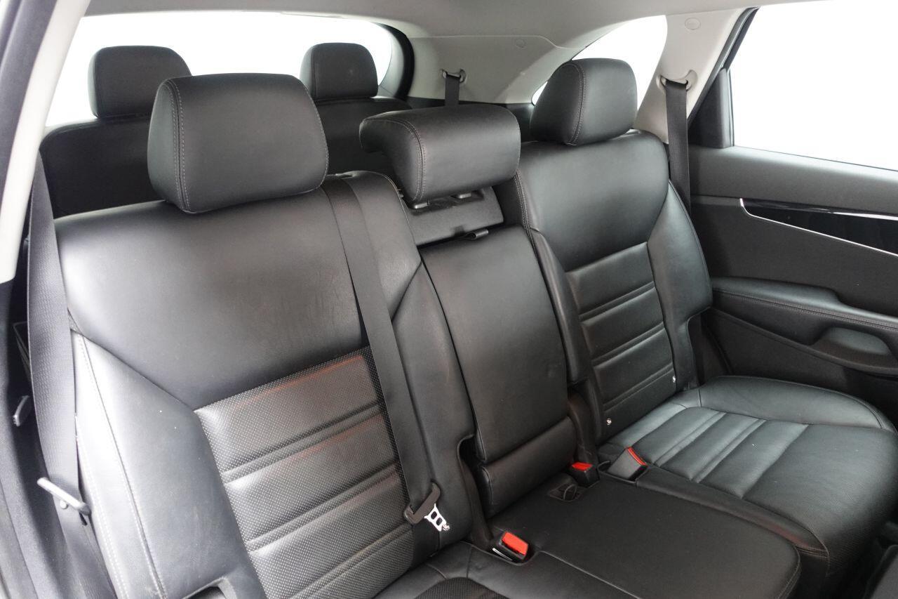 Kia Sorento - Image 10