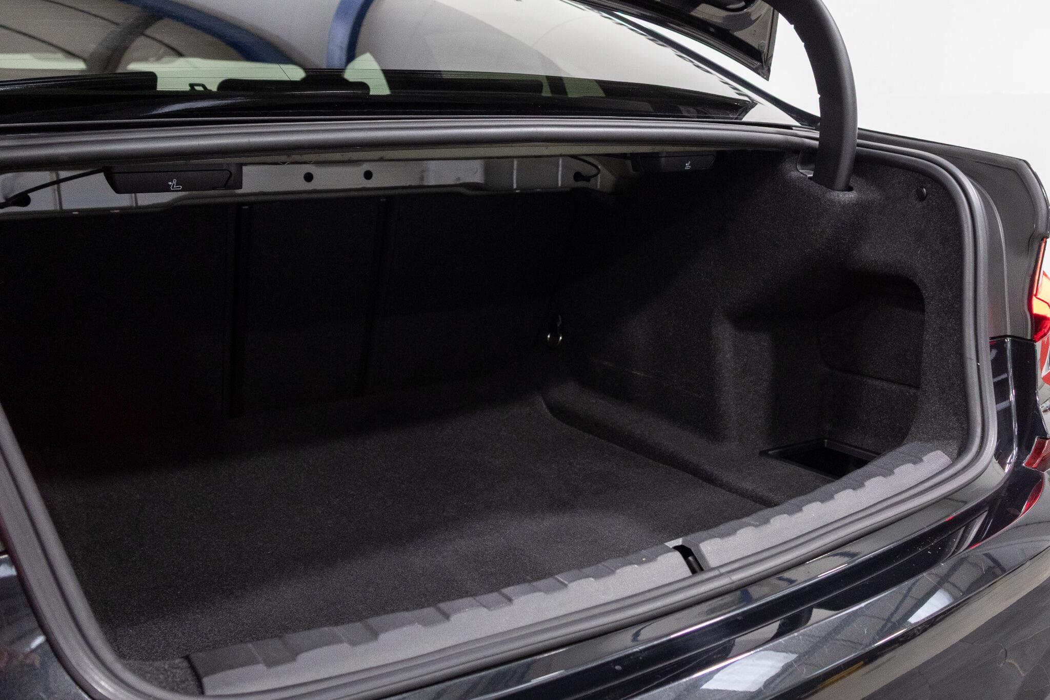 BMW 3 Series - Image 9