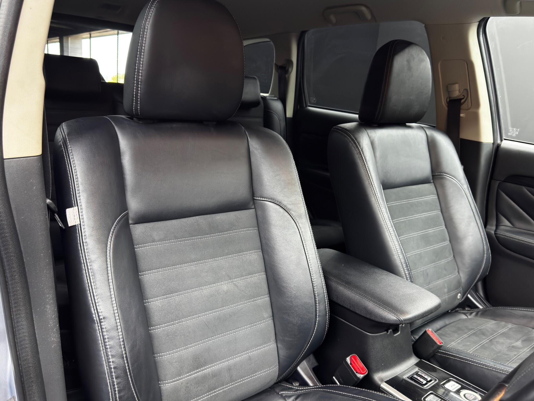Mitsubishi Outlander - Image 12