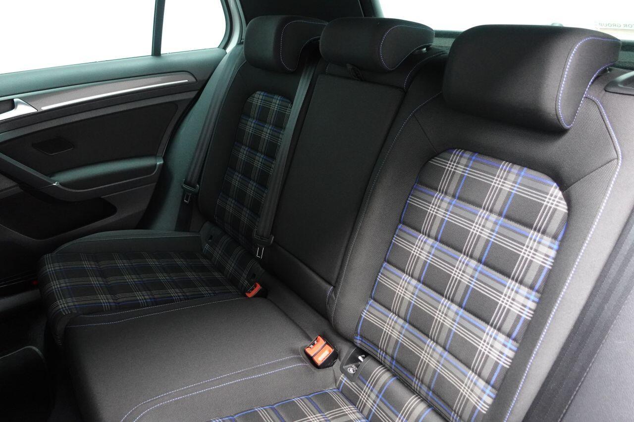 Volkswagen Golf - Image 68
