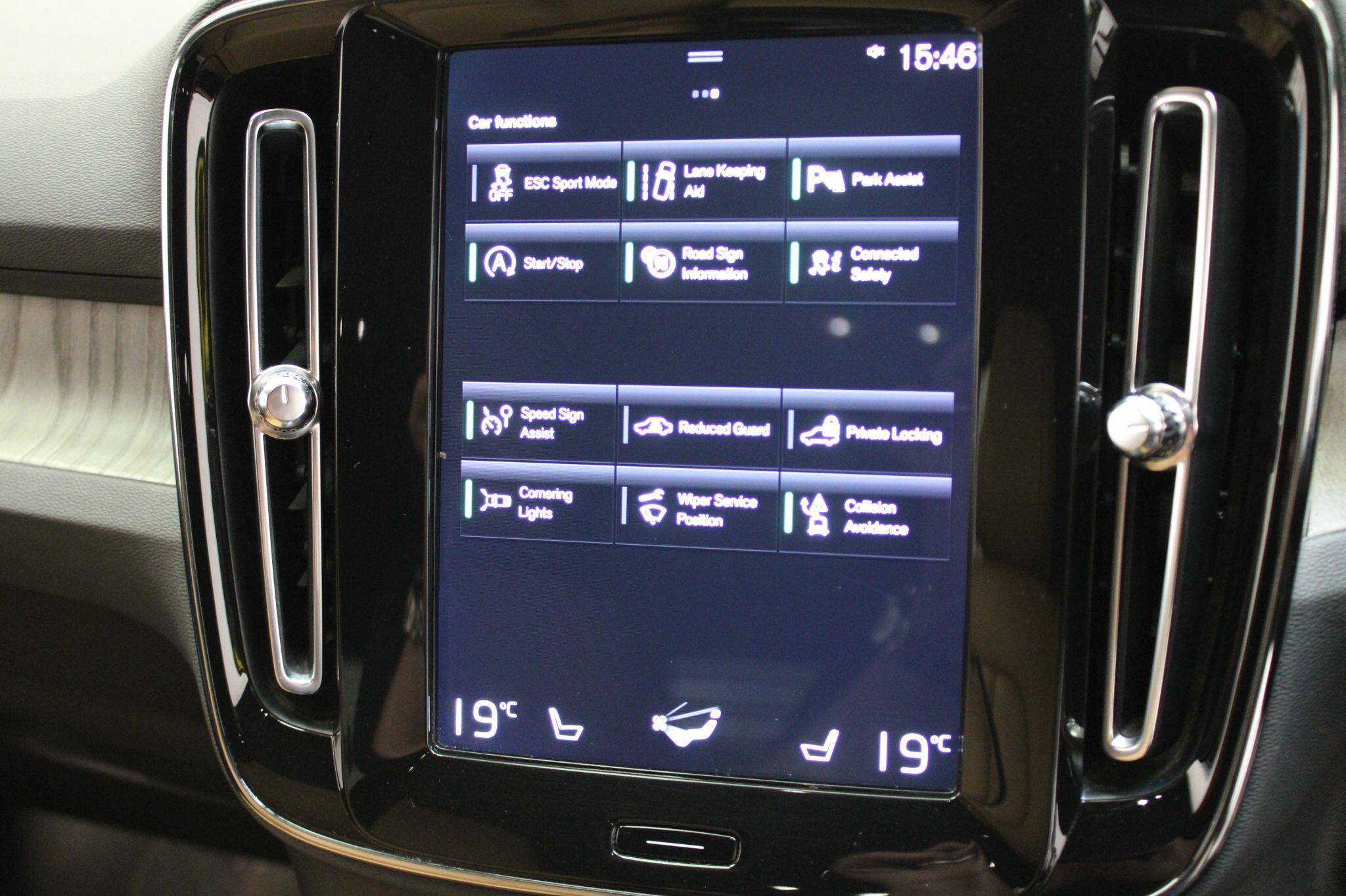 Volvo XC40 - Image 36