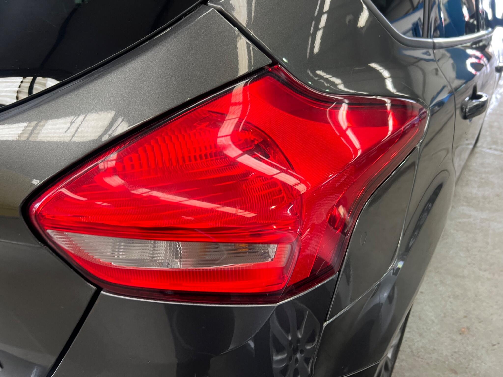 Ford Focus - Image 26