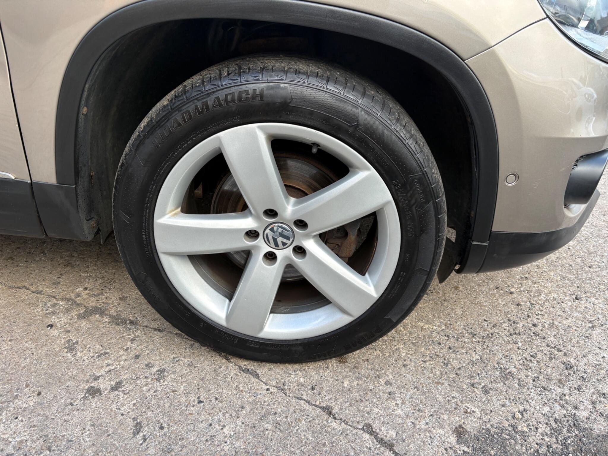 Volkswagen Tiguan - Image 9
