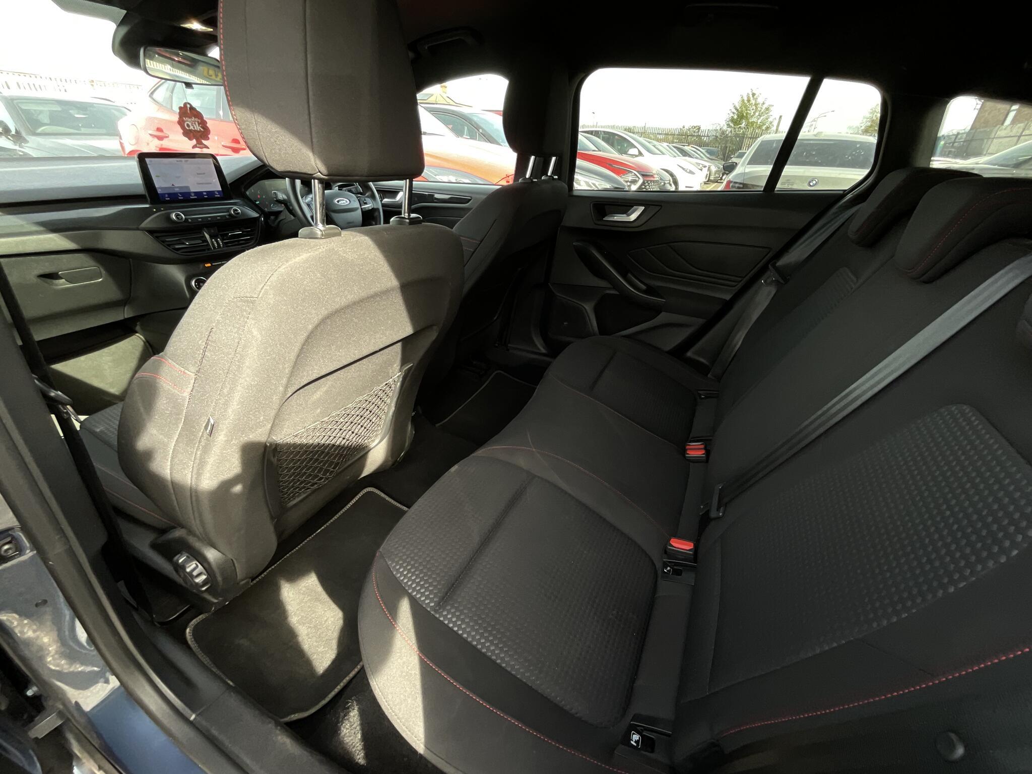 Ford Focus - Image 13