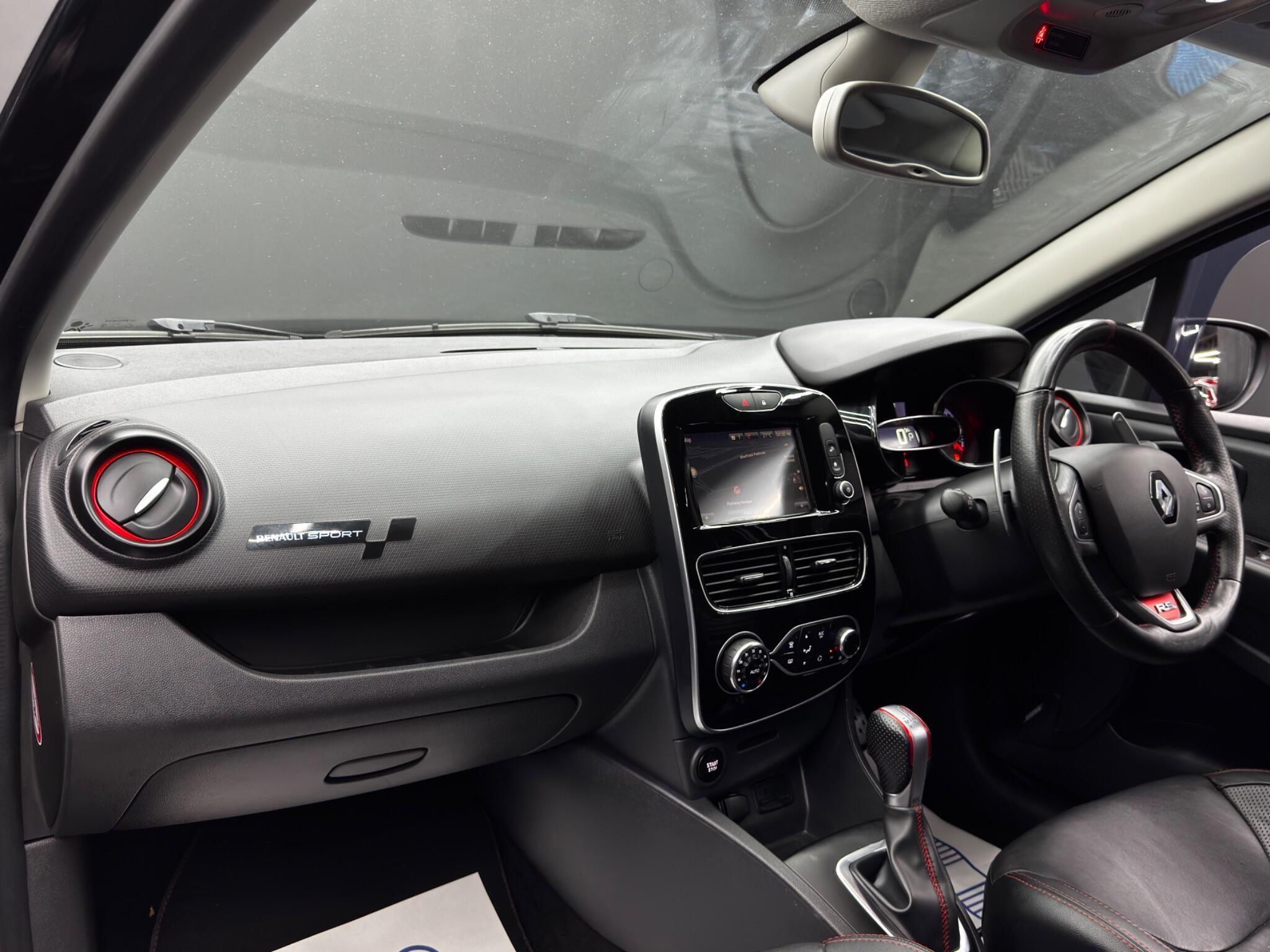 Renault Clio - Image 11