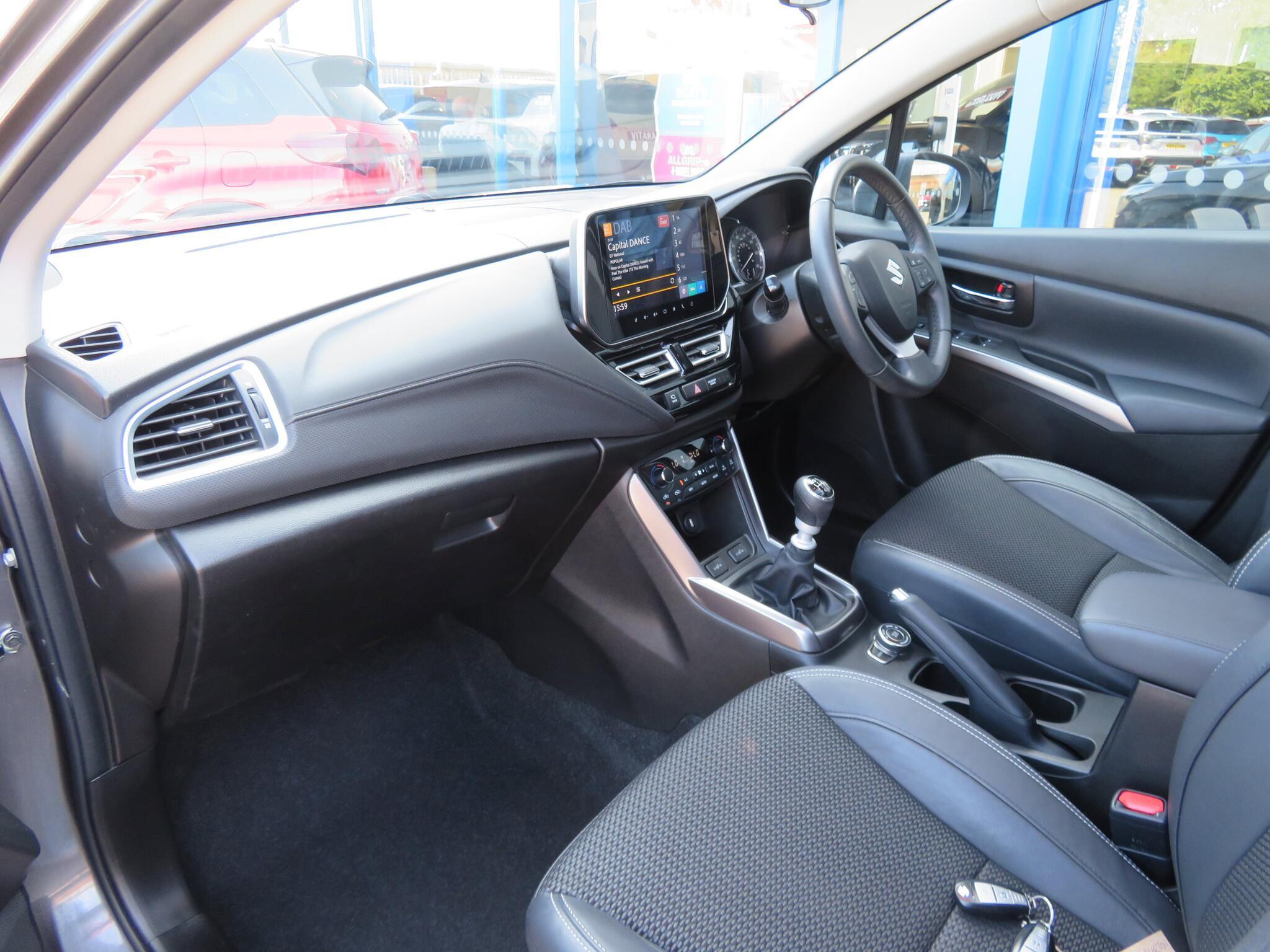 Suzuki Vitara - Image 15
