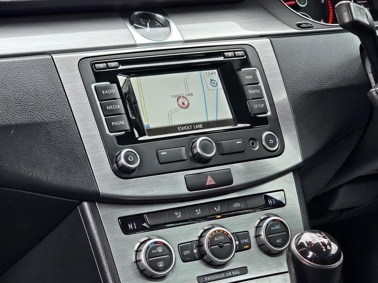 Volkswagen Passat - Image 7