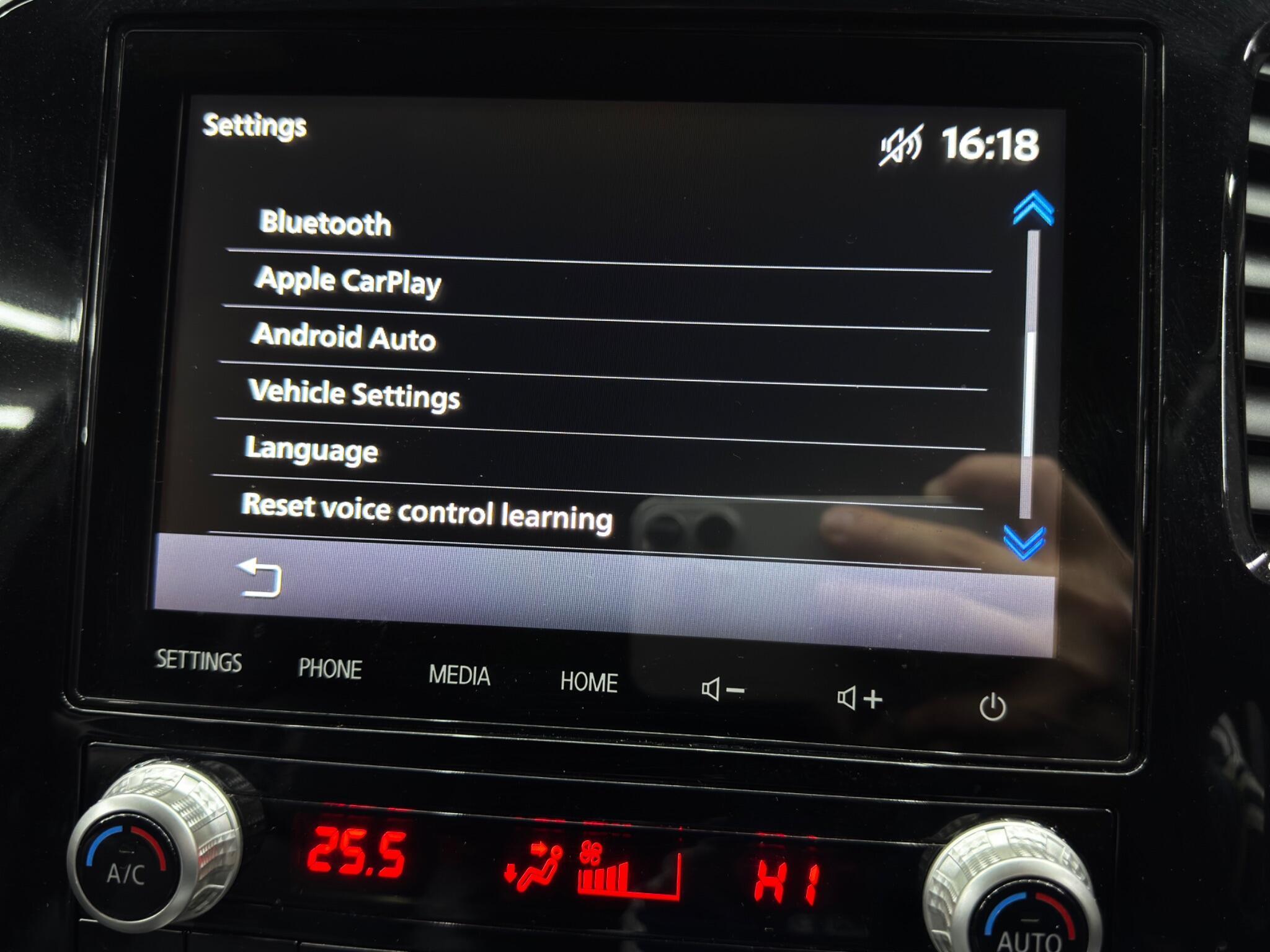 Mitsubishi Outlander - Image 34