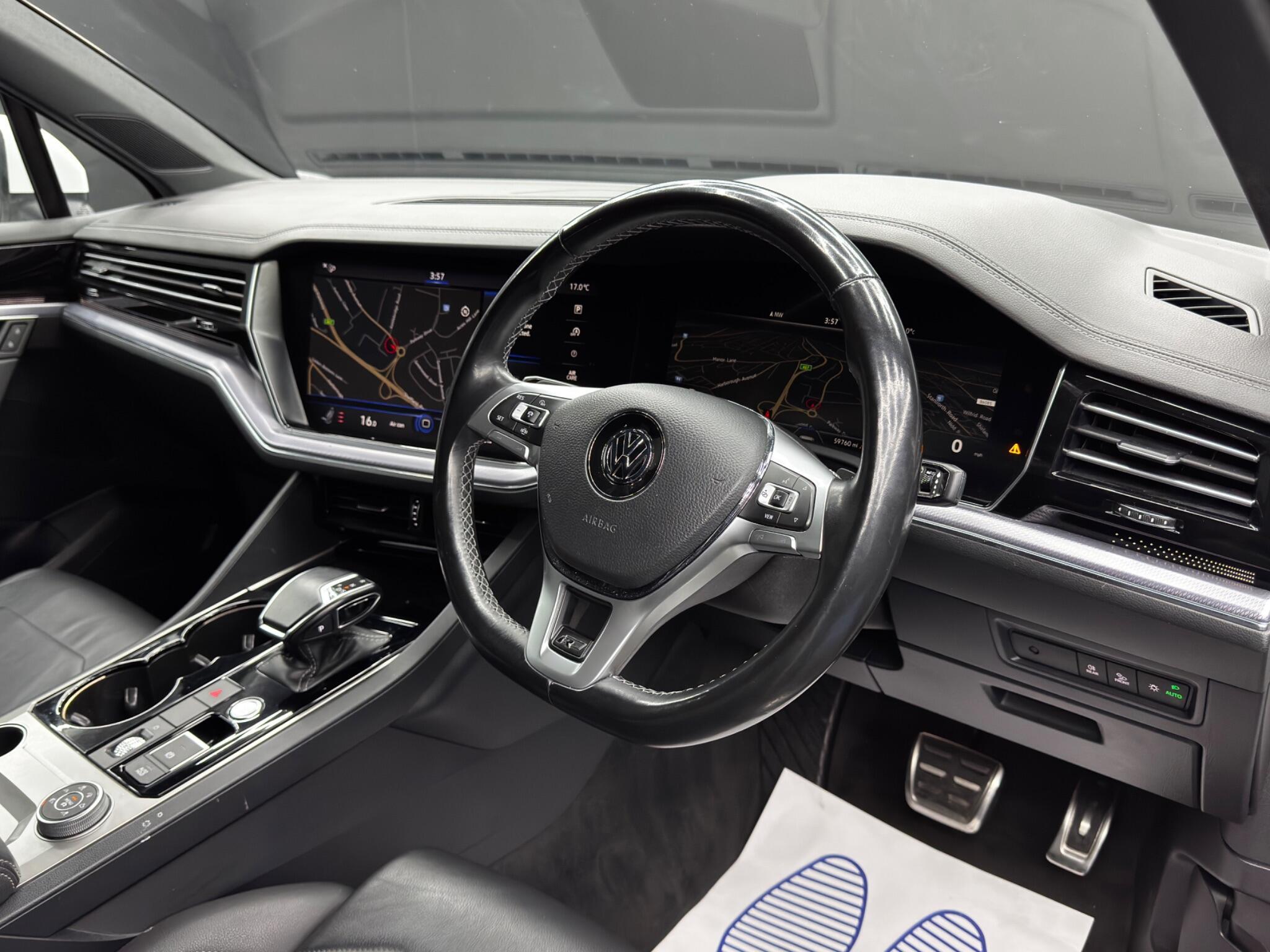 Volkswagen Touareg - Image 9
