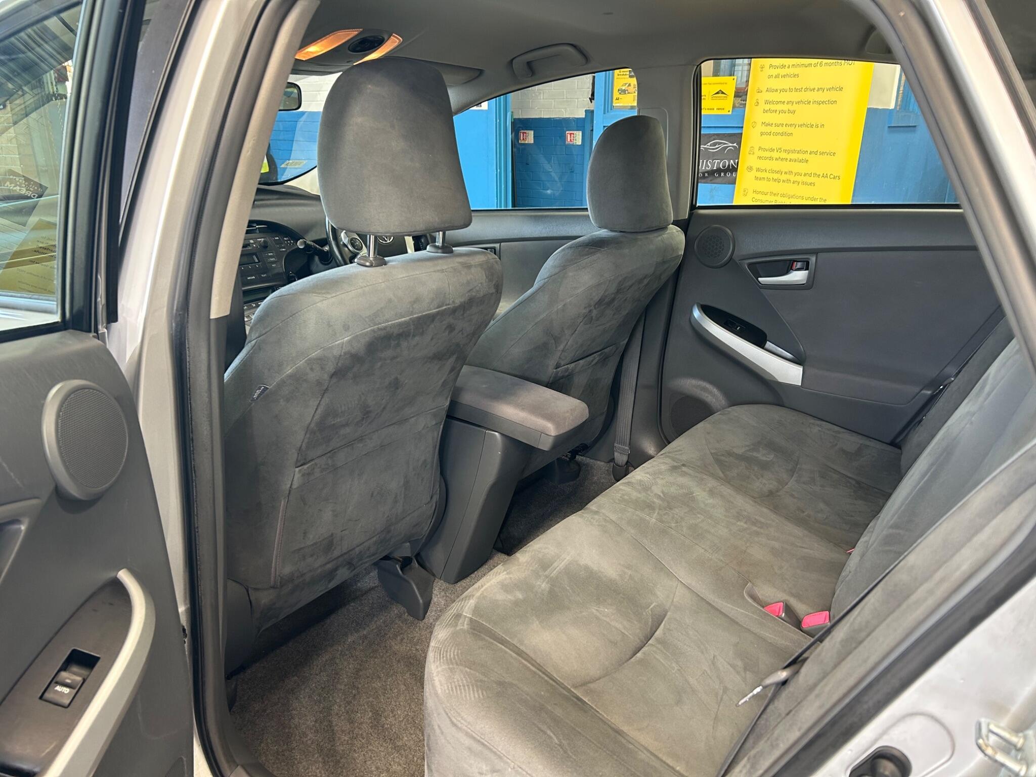 Toyota Prius - Image 22