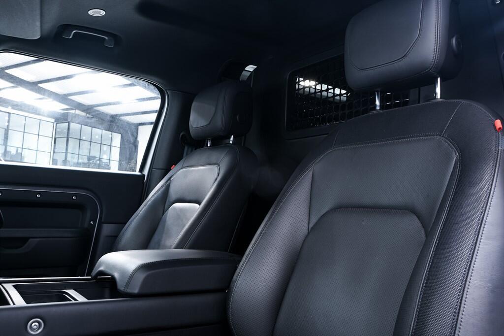 Land Rover Defender 90 - Image 12